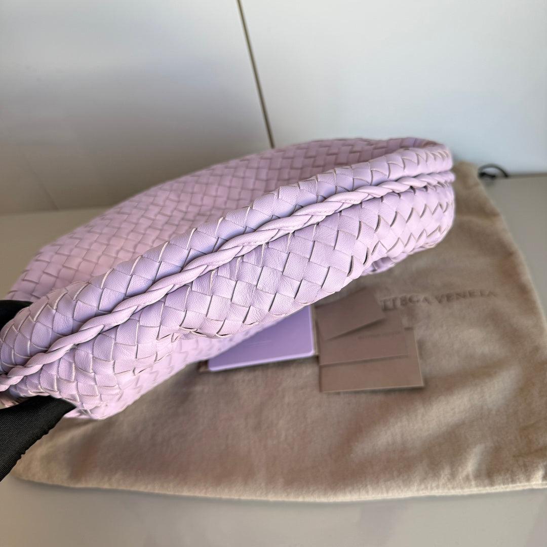Bottega Veneta Veneta Hobo Medium Baby Lilac Purple Intrecciato Leather Bag 41cm In New Condition In AUBERVILLIERS, FR