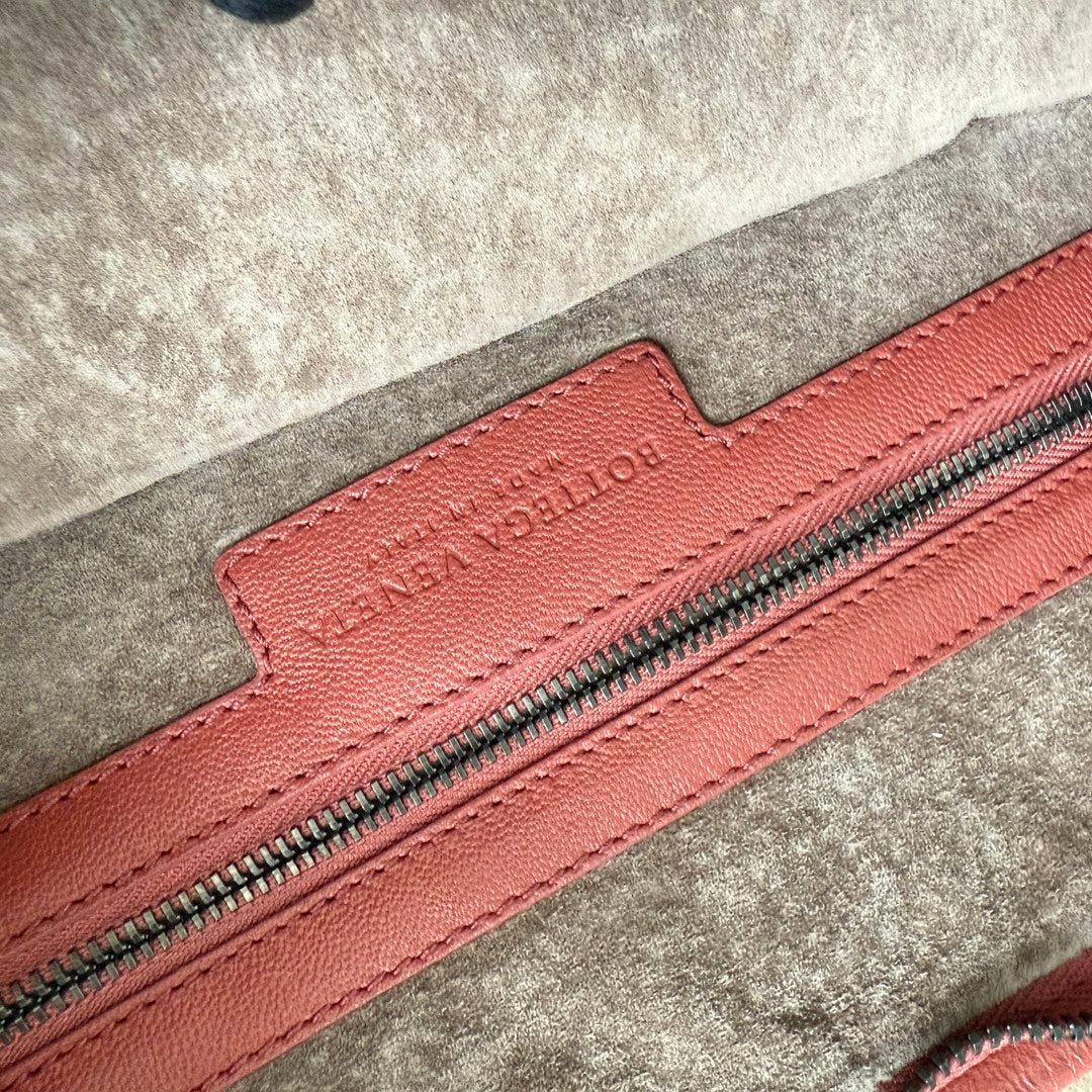 Bottega Veneta Veneta Hobo Medium Brick Red Intrecciato Leather Bag 47cm 6