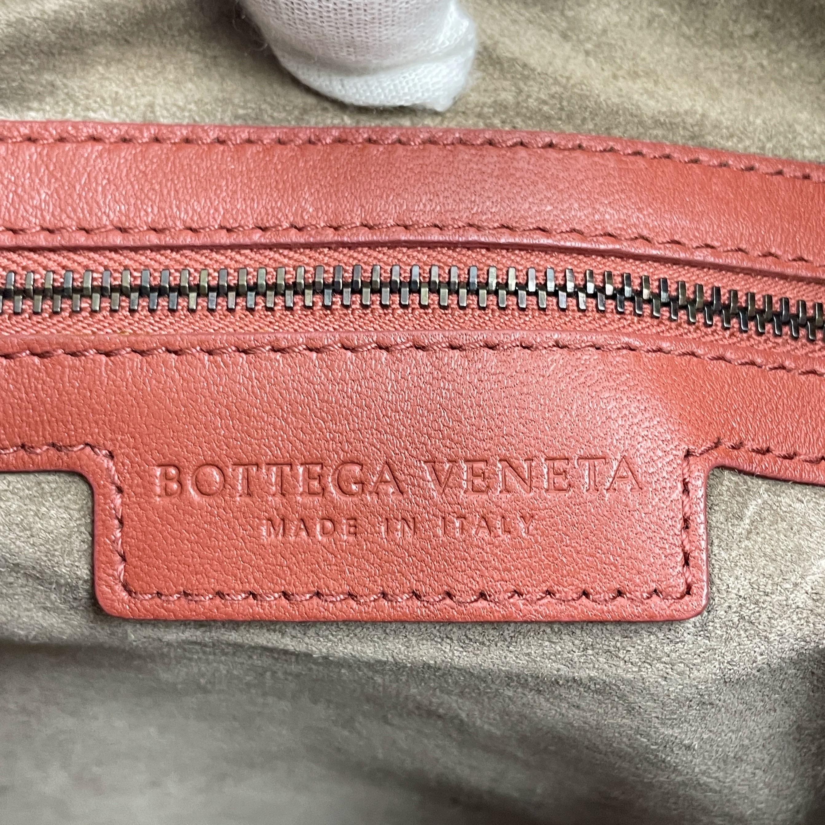 Bottega Veneta Hobo Medio Rosso Mattone Intrecciato in pelle 47cm in vendita 6