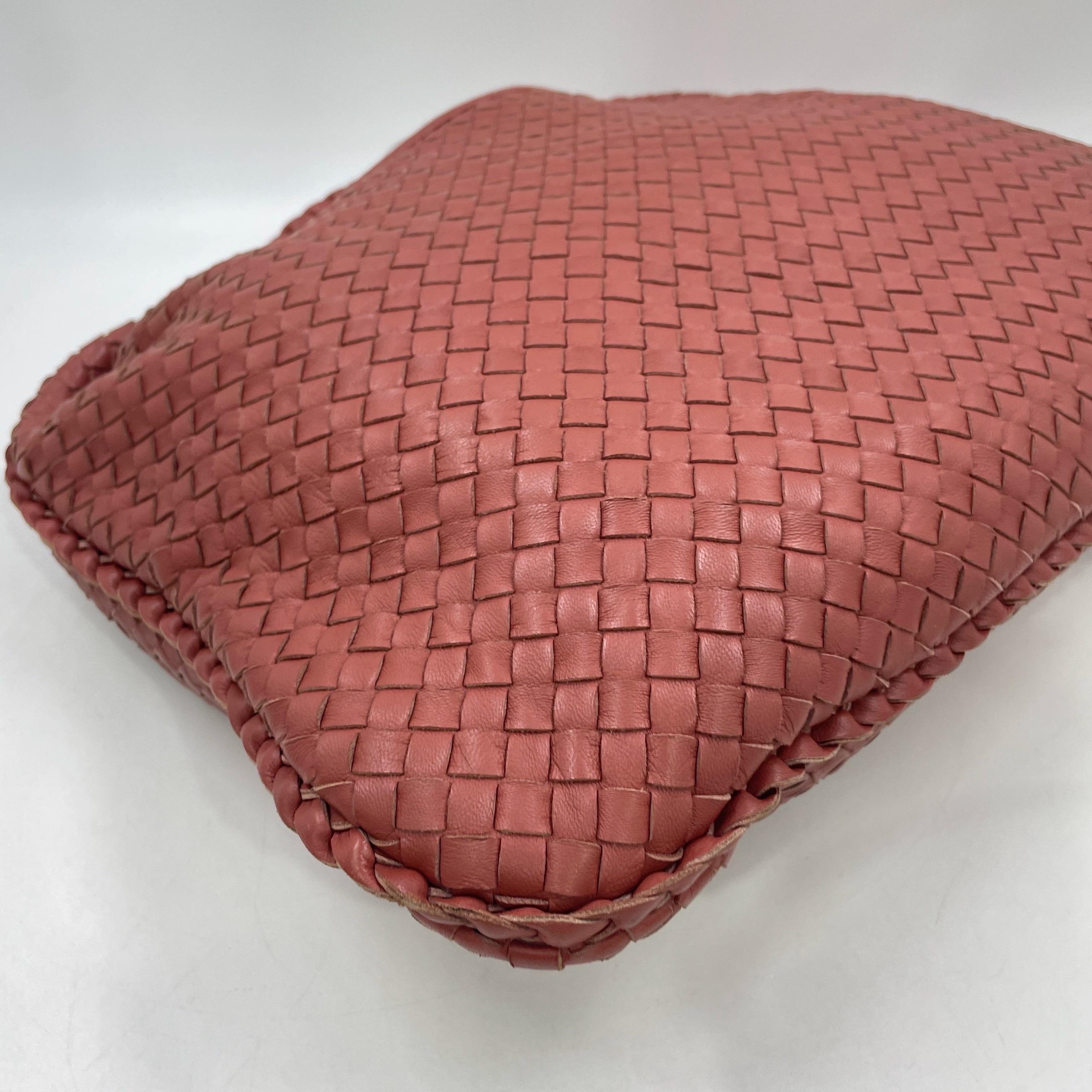 Bottega Veneta Hobo Medio Rosso Mattone Intrecciato in pelle 47cm in vendita 11