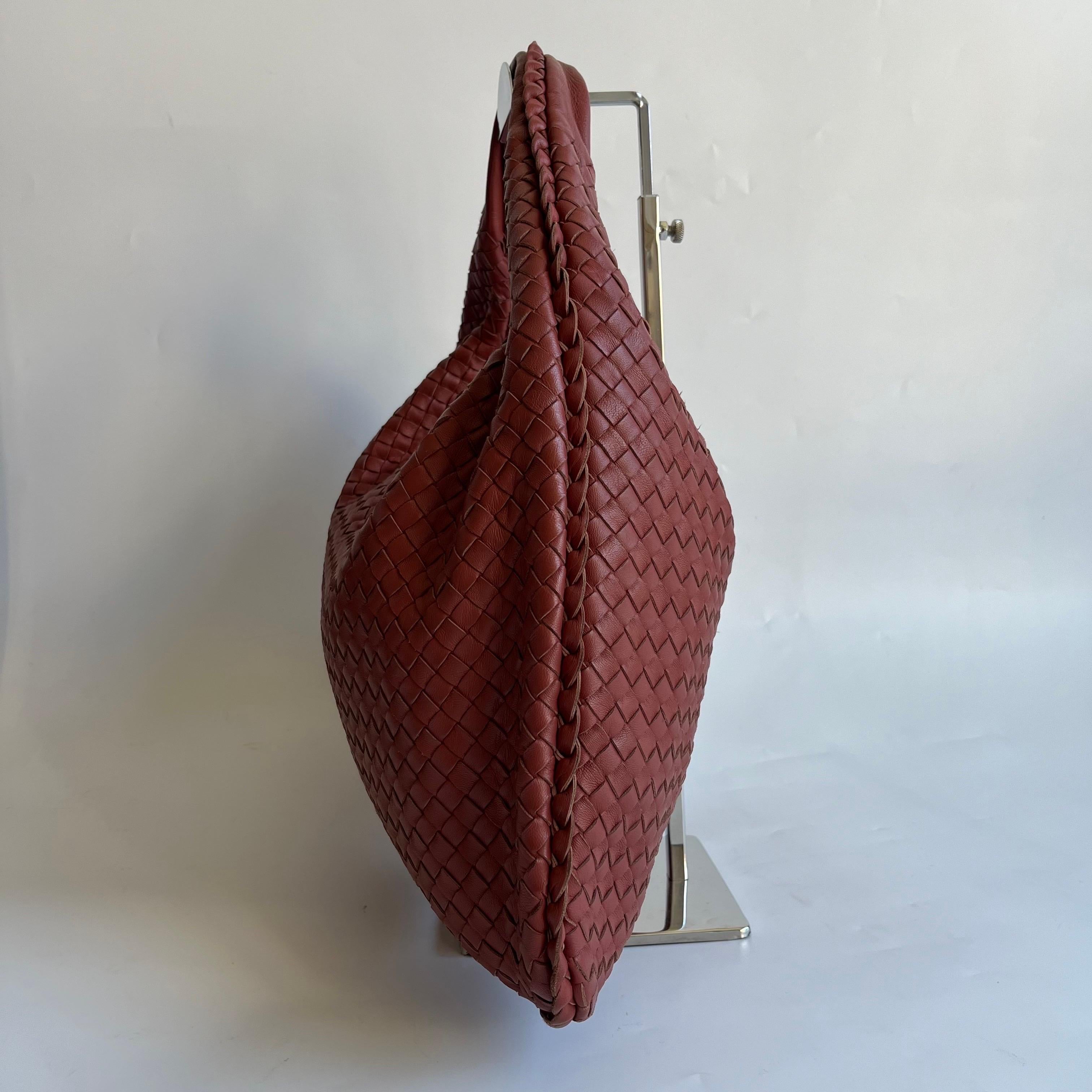 Marrone Bottega Veneta Hobo Medio Rosso Mattone Intrecciato in pelle 47cm in vendita