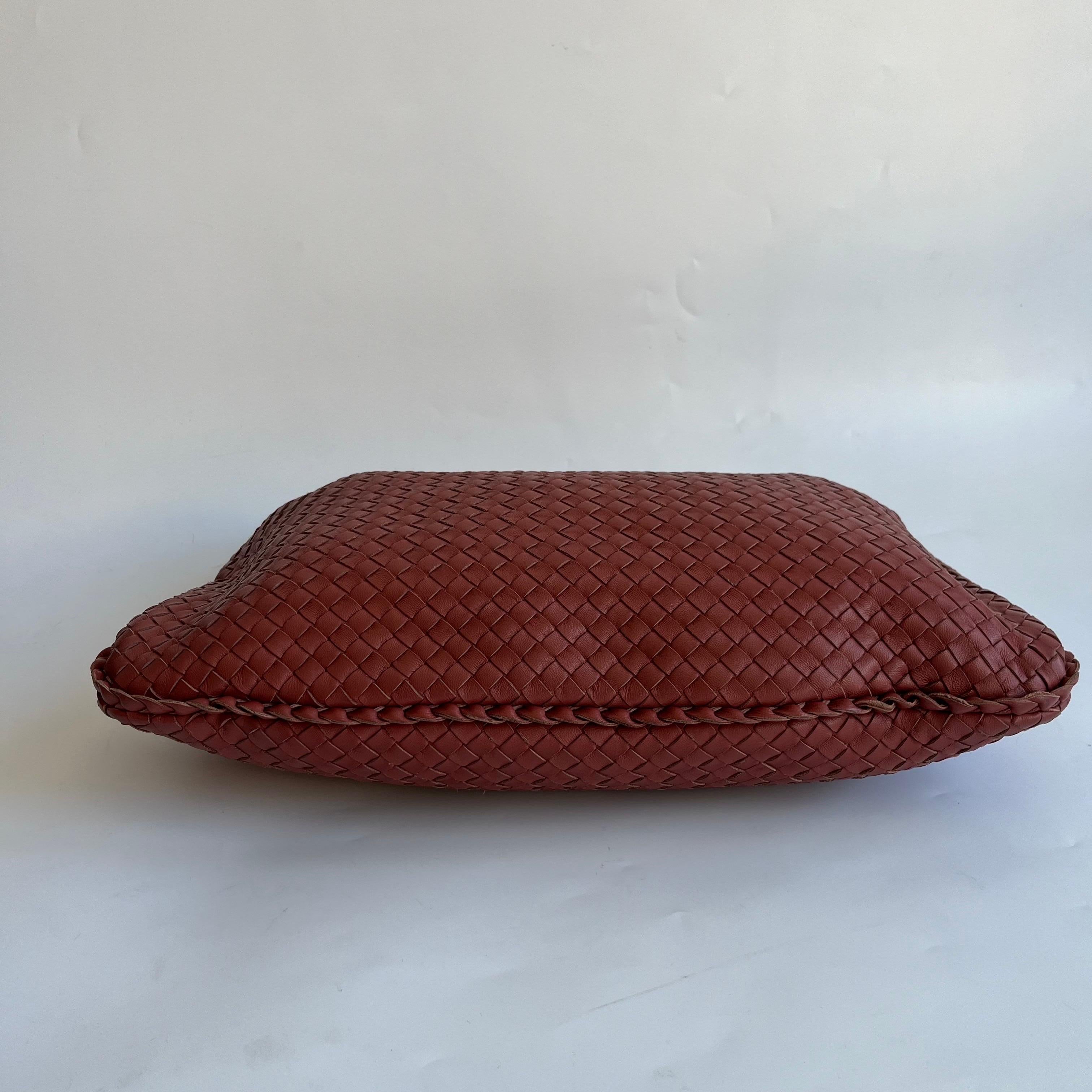Bottega Veneta Hobo Medio Rosso Mattone Intrecciato in pelle 47cm in vendita 2