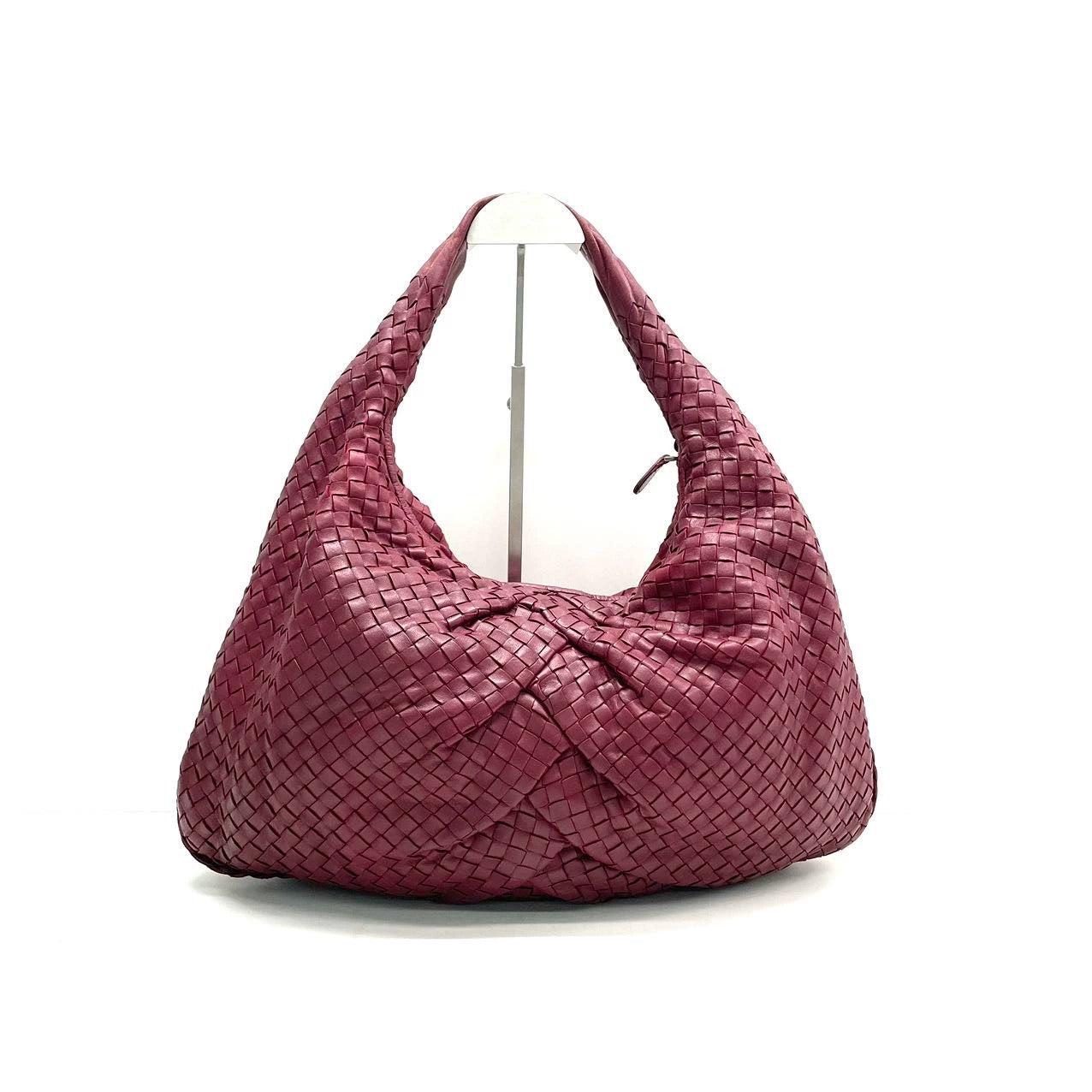 Bottega Veneta Hobo - Cuir d'agneau bordeaux moyen de 50 cm Excellent état - En vente à AUBERVILLIERS, FR