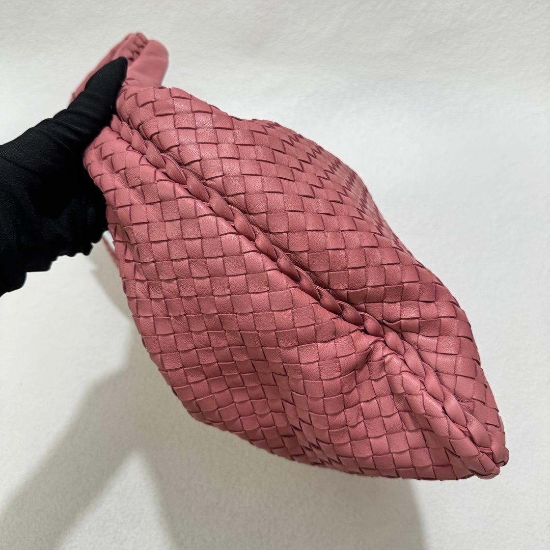 Bottega Veneta Bolso Hobo mediano de piel Intrecciato coral 47cm en Excelente Estado en AUBERVILLIERS, FR