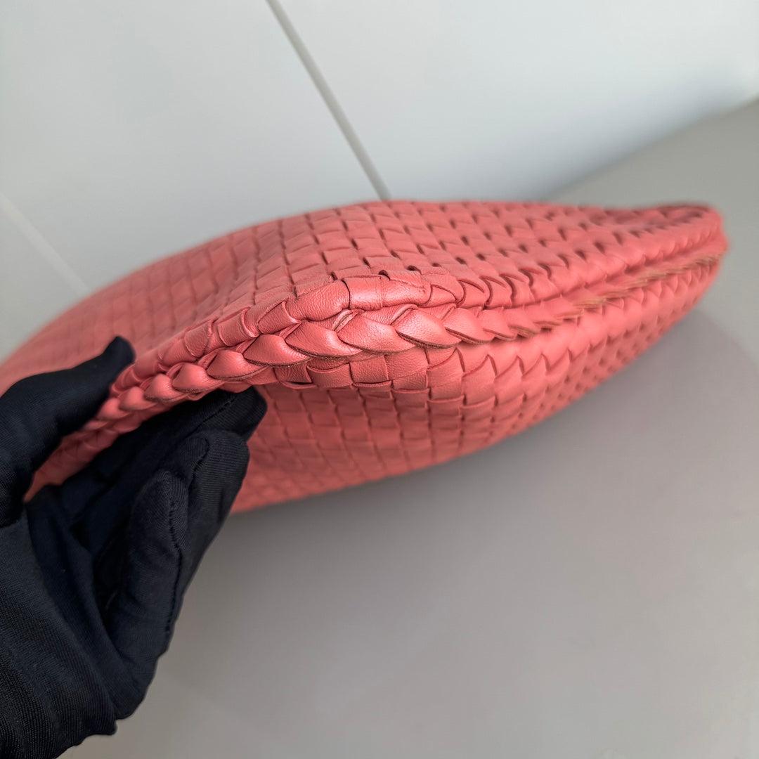 Sac hobo moyen en cuir Intrecciato corail de Bottega Veneta, 47 cm 1