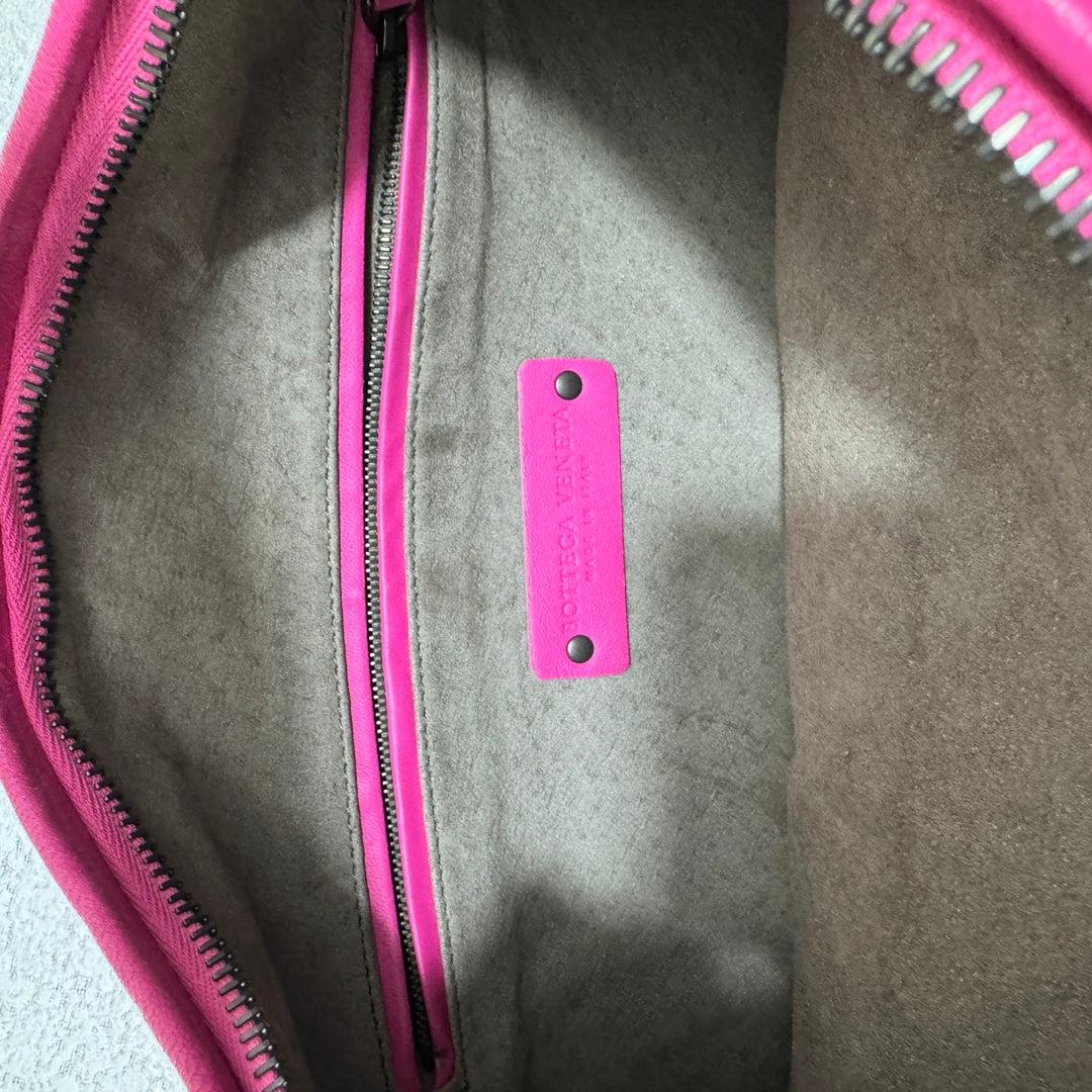 Bottega Veneta Veneta Hobo Medium Fuchsia Intrecciato Leather Bag 40cm 13
