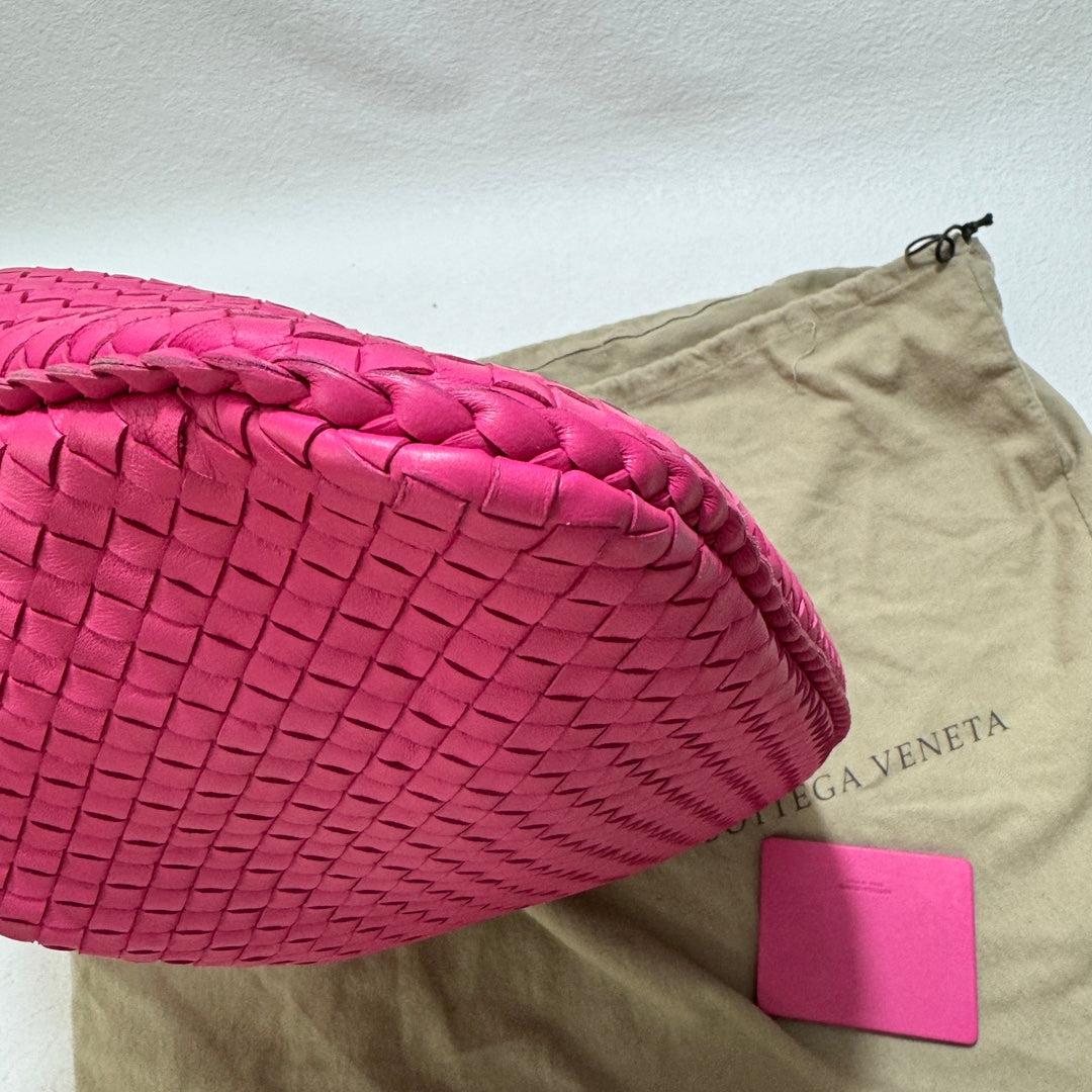 Bottega Veneta Veneta Hobo Medium Fuchsia Pink Intrecciato Leather Bag 47cm In New Condition In AUBERVILLIERS, FR