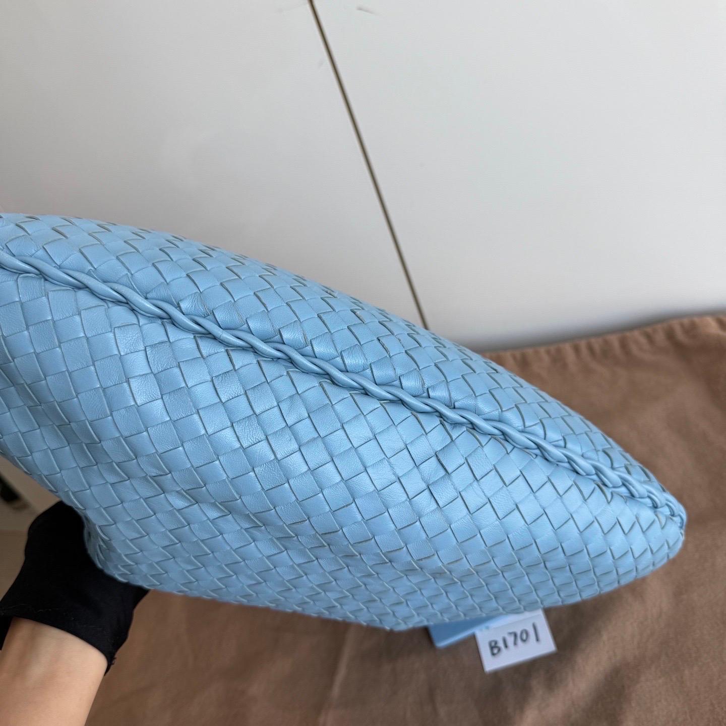 Bottega Veneta Hobo Medium Large Baby Blau Intrecciato Ledertasche 47cm im Zustand „Hervorragend“ im Angebot in AUBERVILLIERS, FR