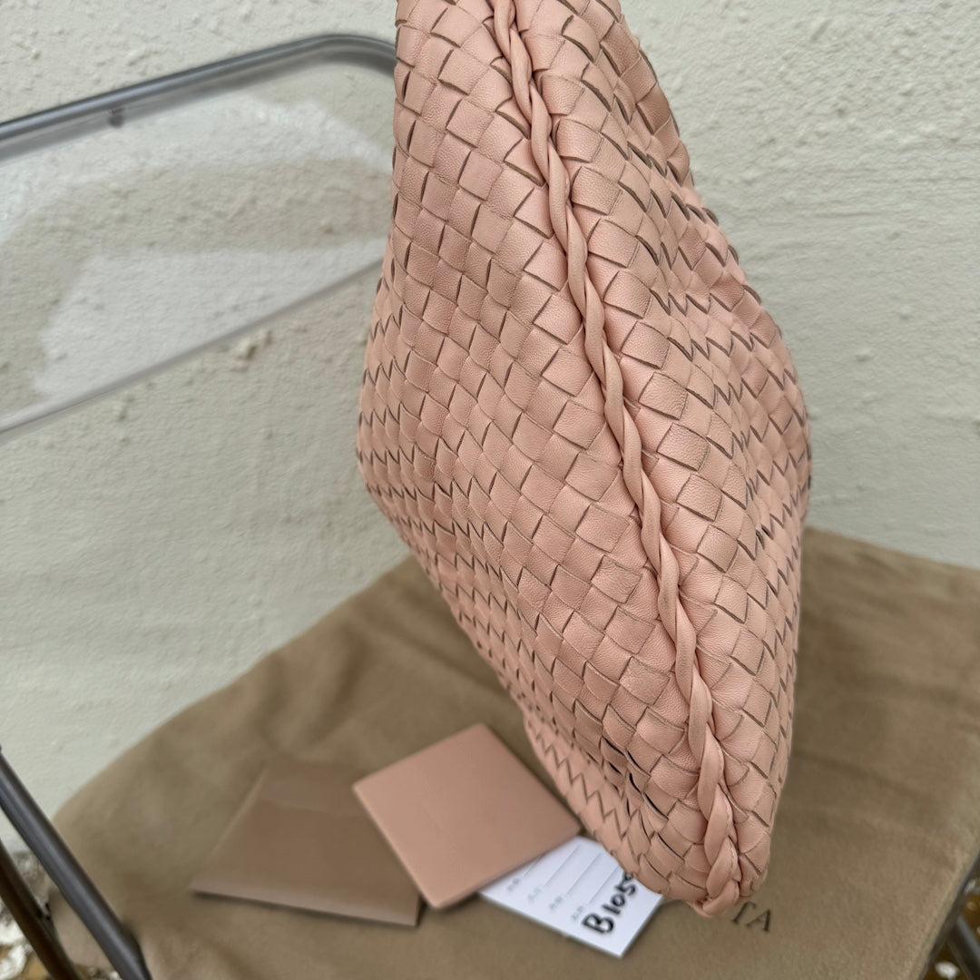 Bottega Veneta Veneta Hobo Medium Light Nude Pink Intrecciato Leather Bag 48cm In New Condition In AUBERVILLIERS, FR