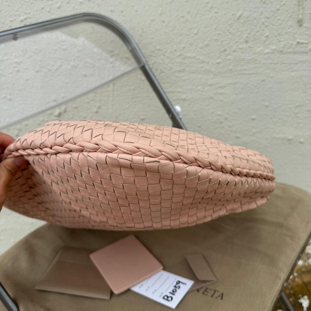 Women's Bottega Veneta Veneta Hobo Medium Light Nude Pink Intrecciato Leather Bag 48cm