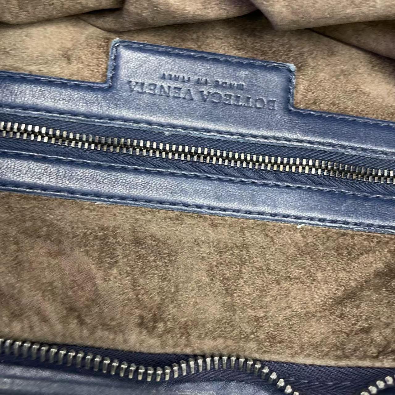Bottega Veneta Veneta Hobo Medium Navy Intrecciato Leather Bag 6