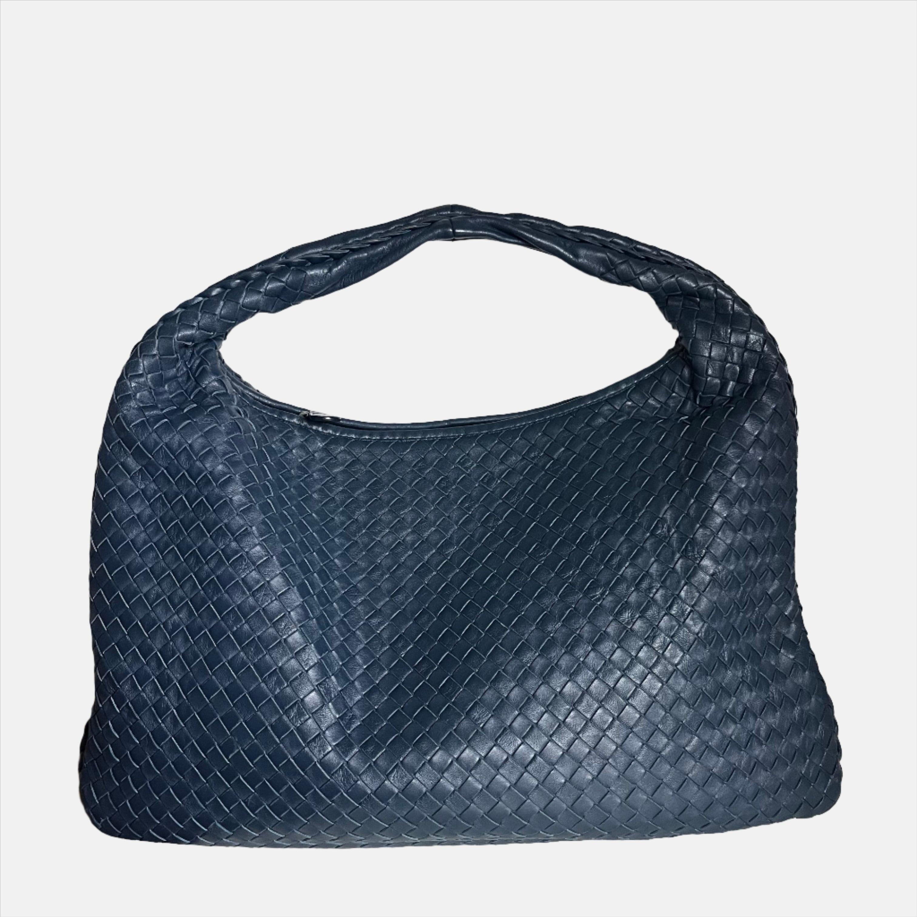 Bottega Veneta Veneta Hobo Medium Navy Intrecciato Leather Bag In Excellent Condition In AUBERVILLIERS, FR