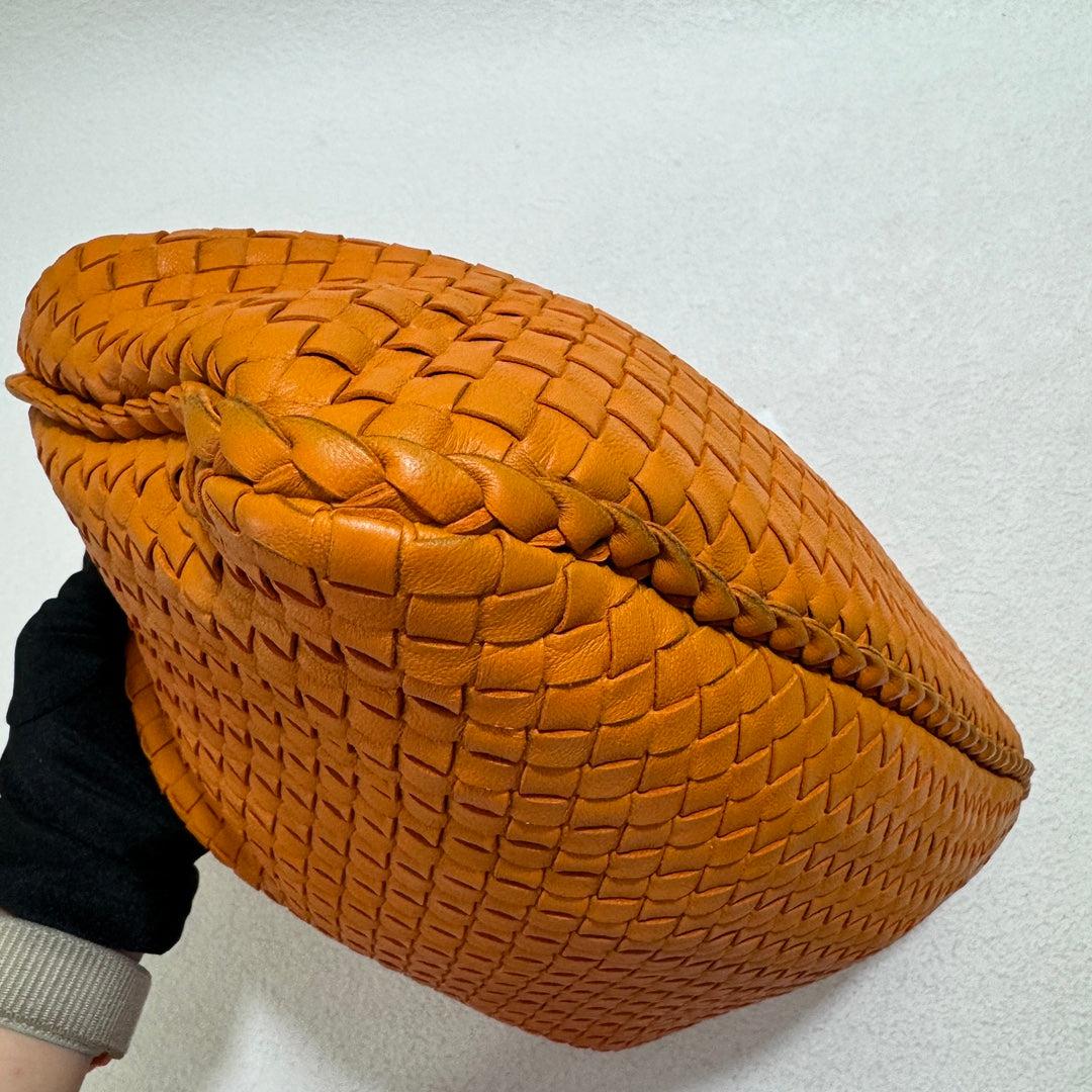 Bottega Veneta Veneta Hobo Medium Orange Intrecciato Leather Bag 47cm In New Condition In AUBERVILLIERS, FR