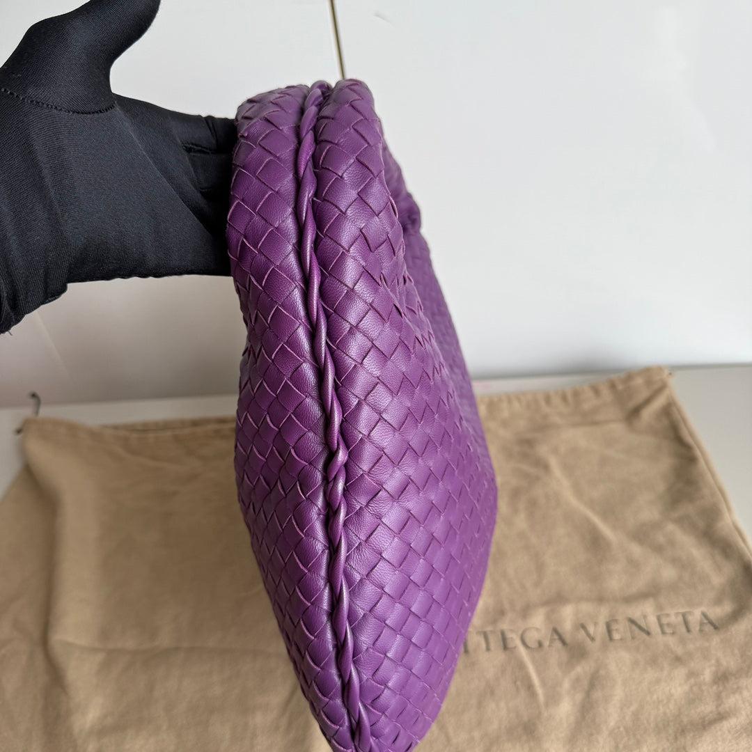 Bottega Veneta Veneta Hobo Medium Purple Intrecciato Leather Bag 41cm In Excellent Condition In AUBERVILLIERS, FR