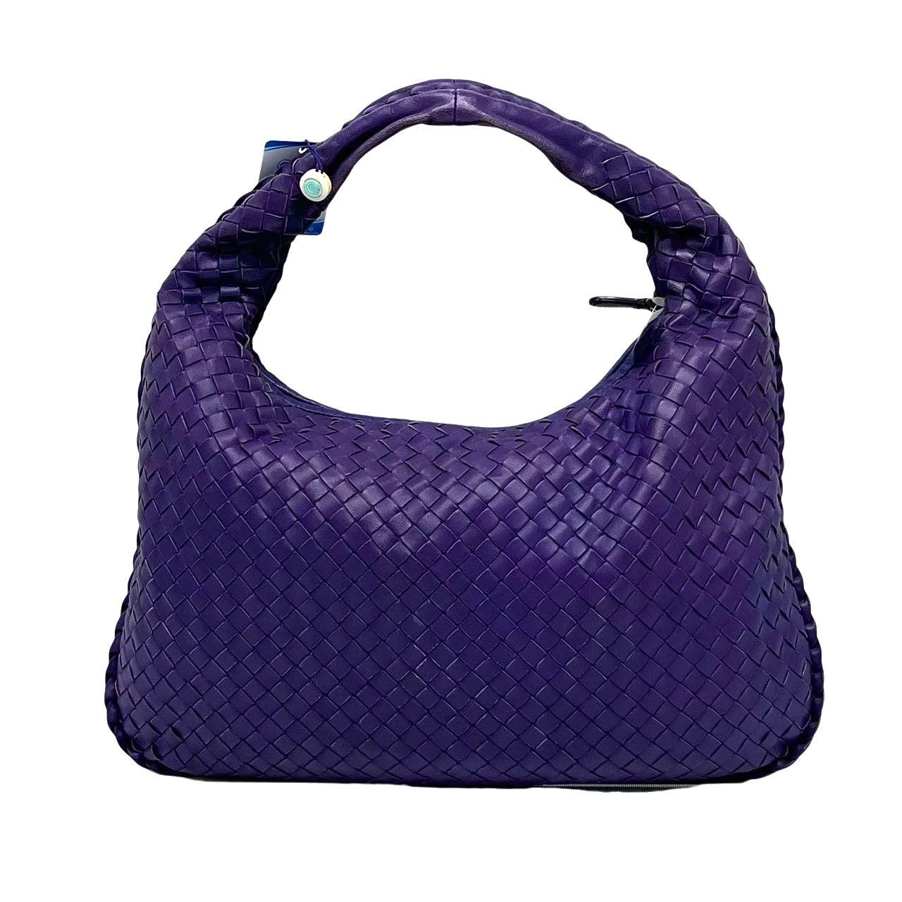 Bottega Veneta Veneta Hobo Medium Purple Intrecciato Leather Bag In Excellent Condition In AUBERVILLIERS, FR