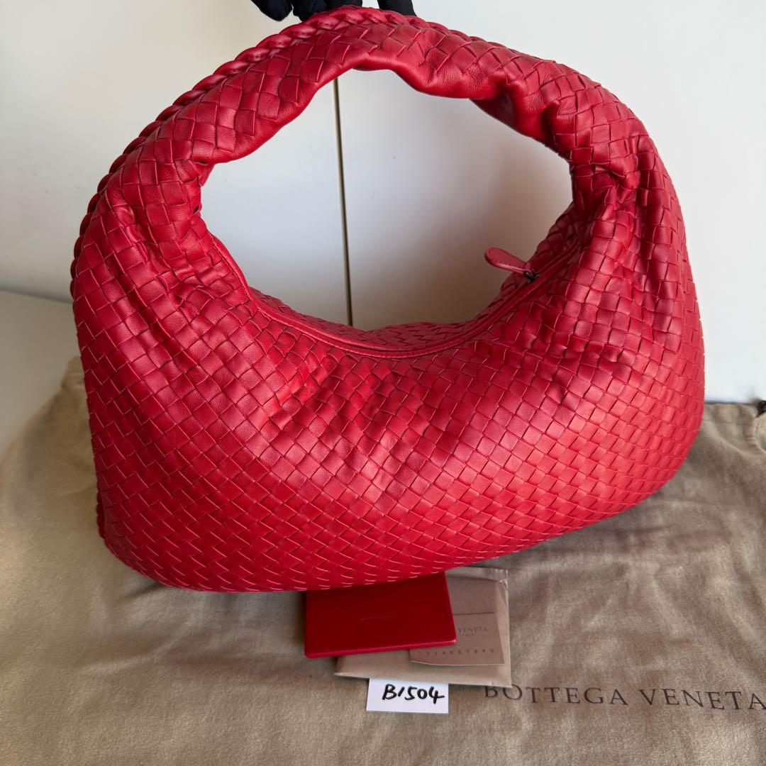 Bottega Veneta Veneta Hobo Medium Red Intrecciato Leather Bag 47cm
 These are professional photos of the actual bag.
  
 This Bottega Veneta Veneta Bag is an exceptional piece of luxury, crafted from iconic lambskin leather with the instantly