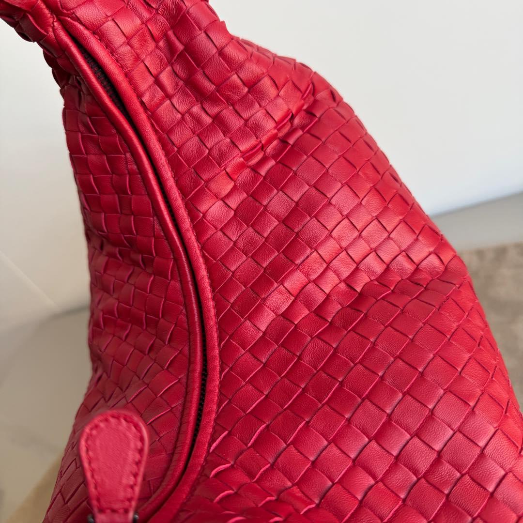 Women's Bottega Veneta Veneta Hobo Medium Red Intrecciato Leather Bag 47cm