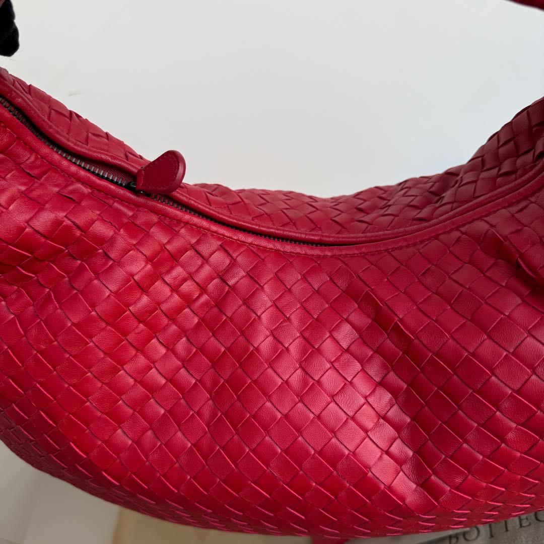 Bottega Veneta Veneta Hobo Medium Red Intrecciato Leather Bag 47cm 1
