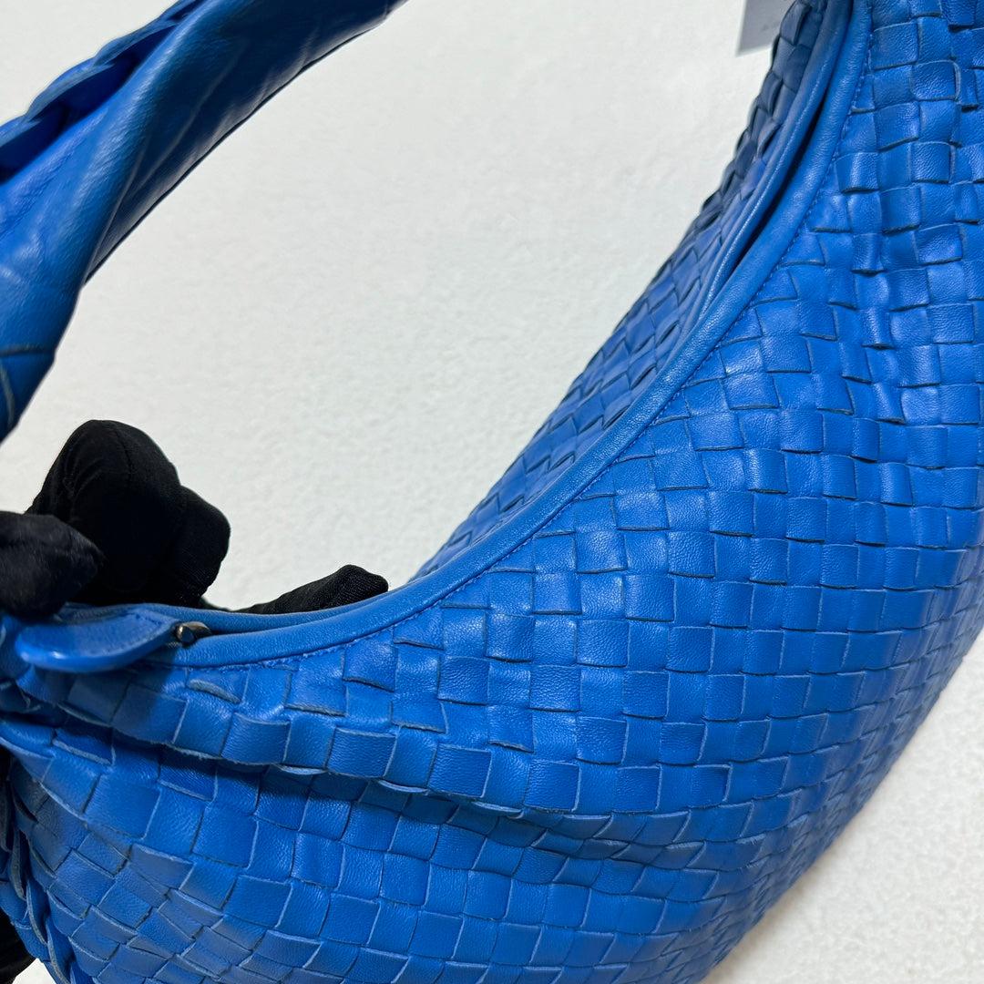 Sac hobo moyen en cuir Intrecciato bleu royal de Bottega Veneta, 40 cm en vente 2