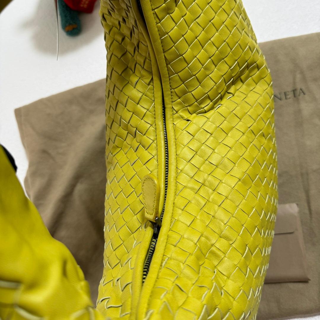 Sac Hobo de Bottega Veneta en cuir Intrecciato jaune moyen 47 cm en vente 5