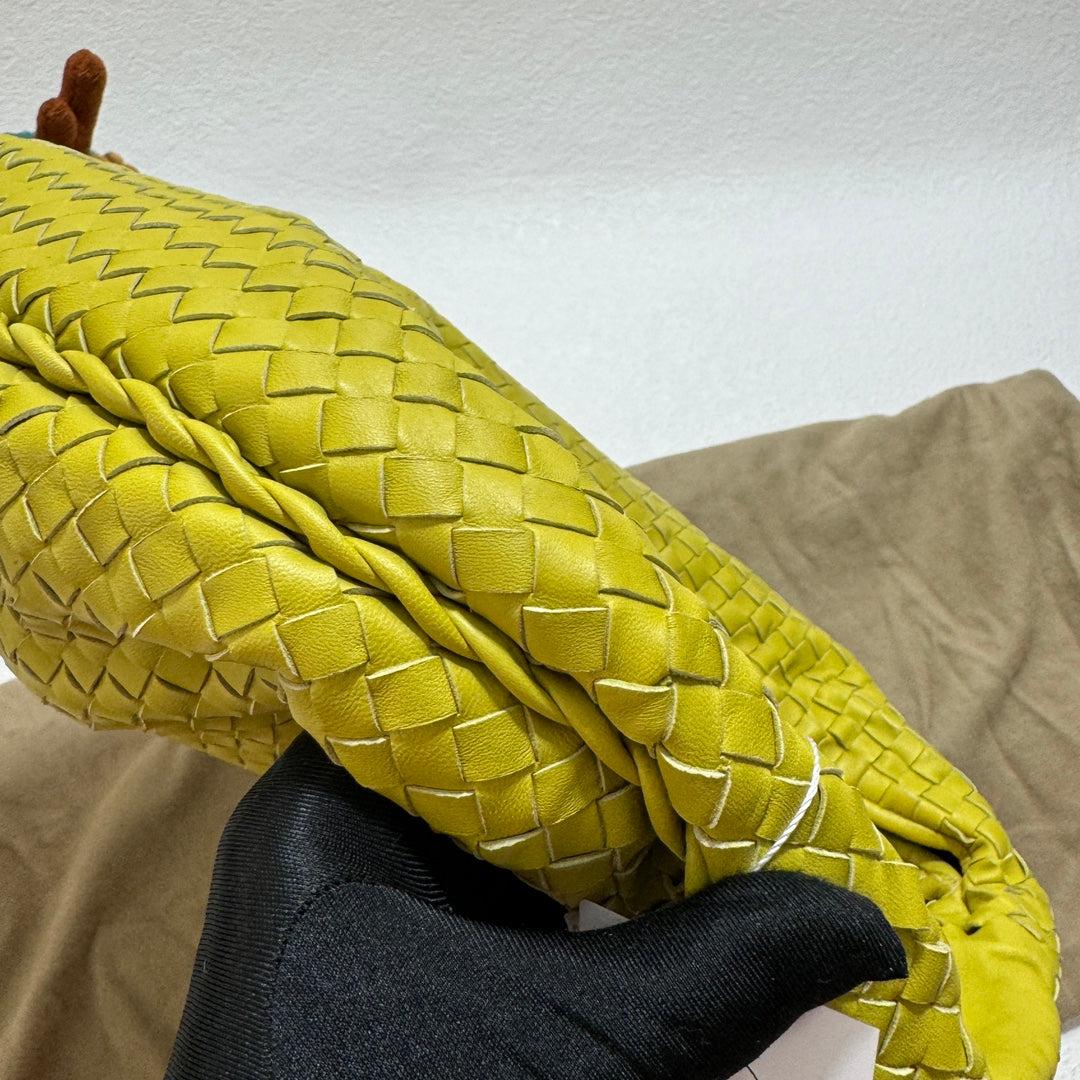 Sac Hobo de Bottega Veneta en cuir Intrecciato jaune moyen 47 cm en vente 7