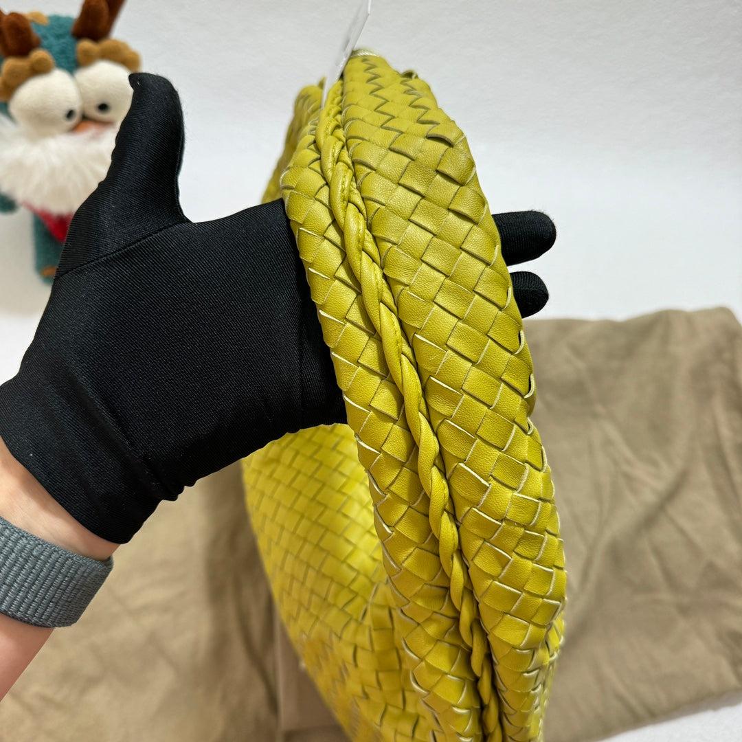Jaune Sac Hobo de Bottega Veneta en cuir Intrecciato jaune moyen 47 cm en vente