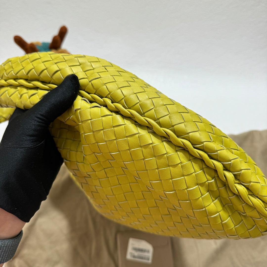 Sac Hobo de Bottega Veneta en cuir Intrecciato jaune moyen 47 cm Excellent état - En vente à AUBERVILLIERS, FR