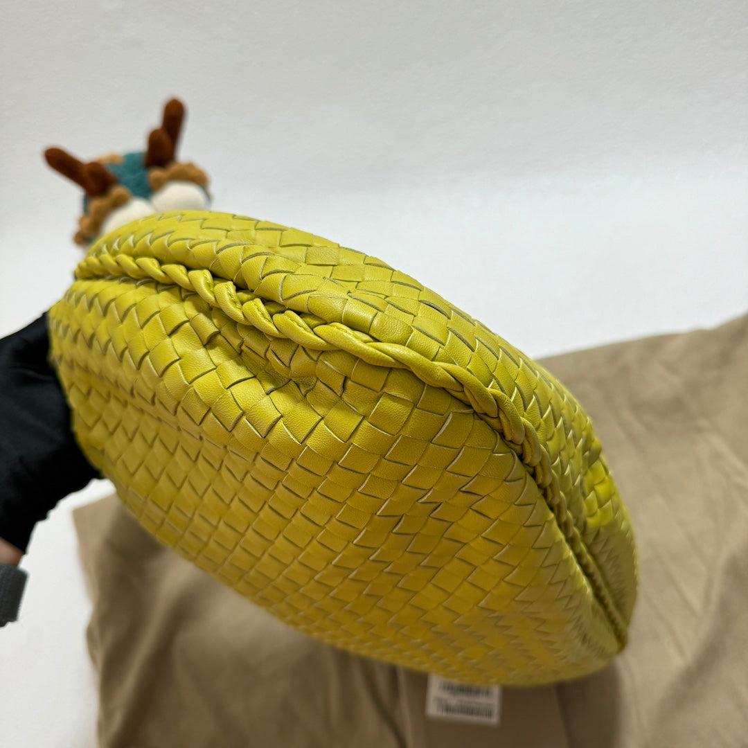 Sac Hobo de Bottega Veneta en cuir Intrecciato jaune moyen 47 cm en vente 4