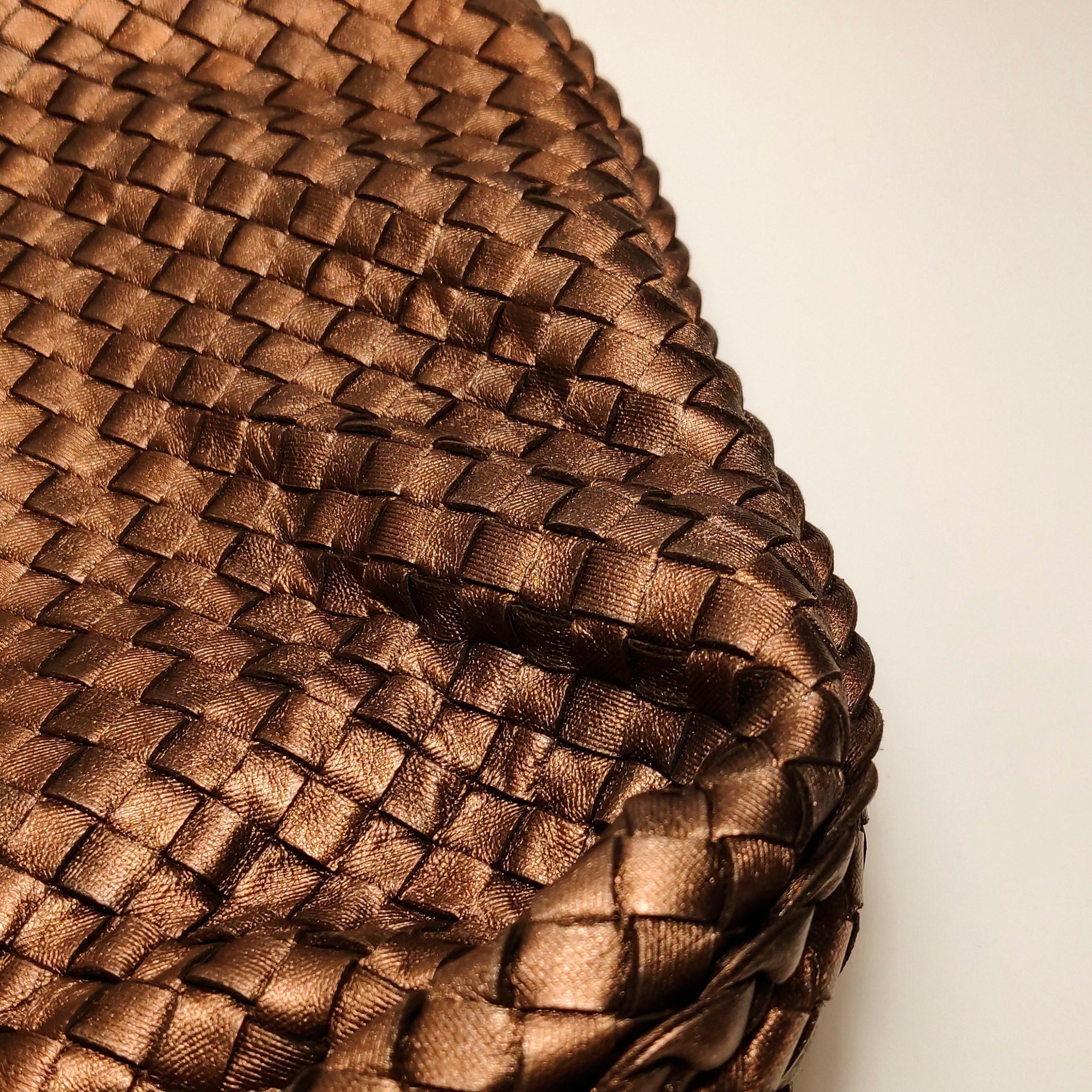 Bottega Veneta Veneta Hobo Metallic Copper Leather Large 47cm im Angebot 9