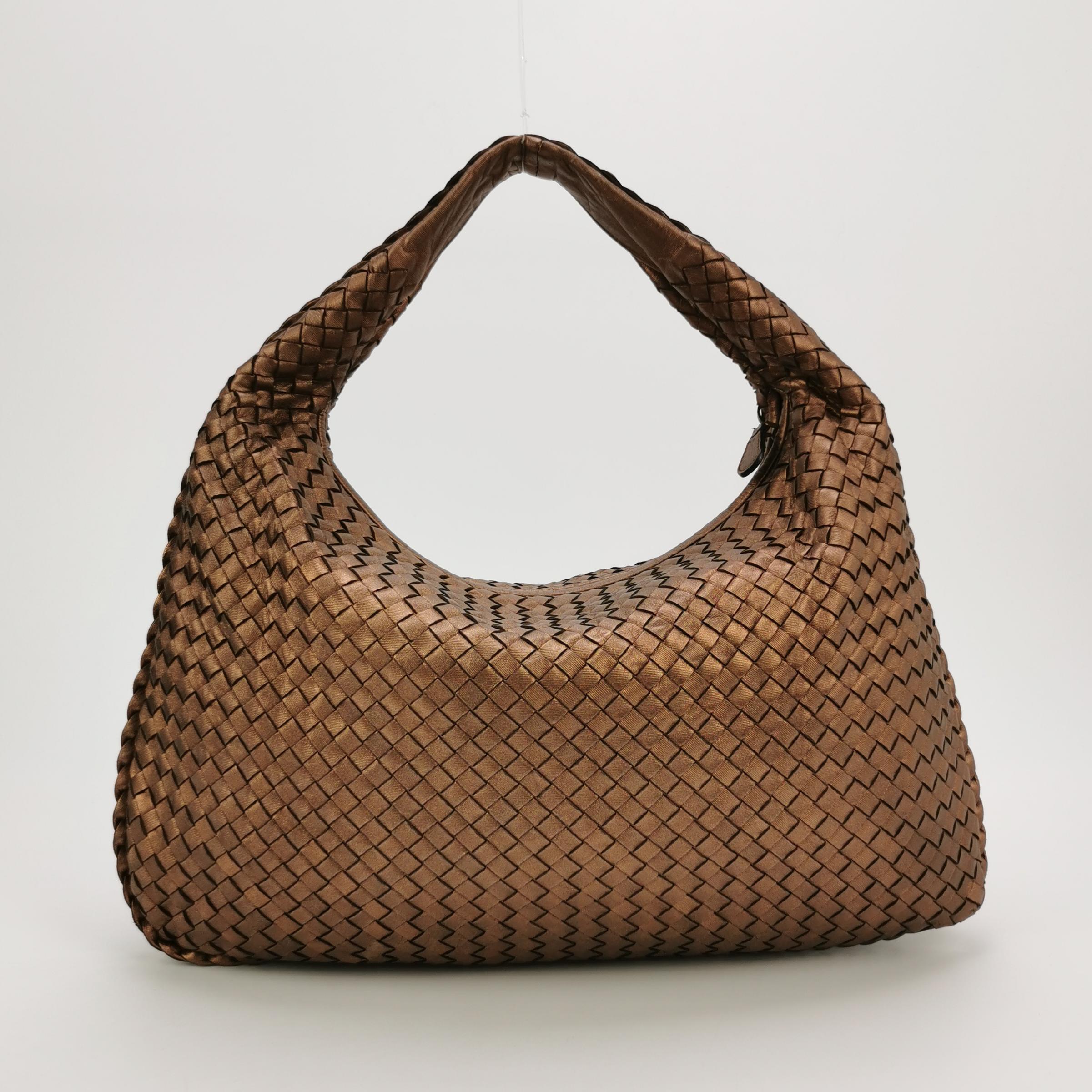 Bottega Veneta Veneta Hobo Metallic Copper Leather Large 47cm im Angebot 1