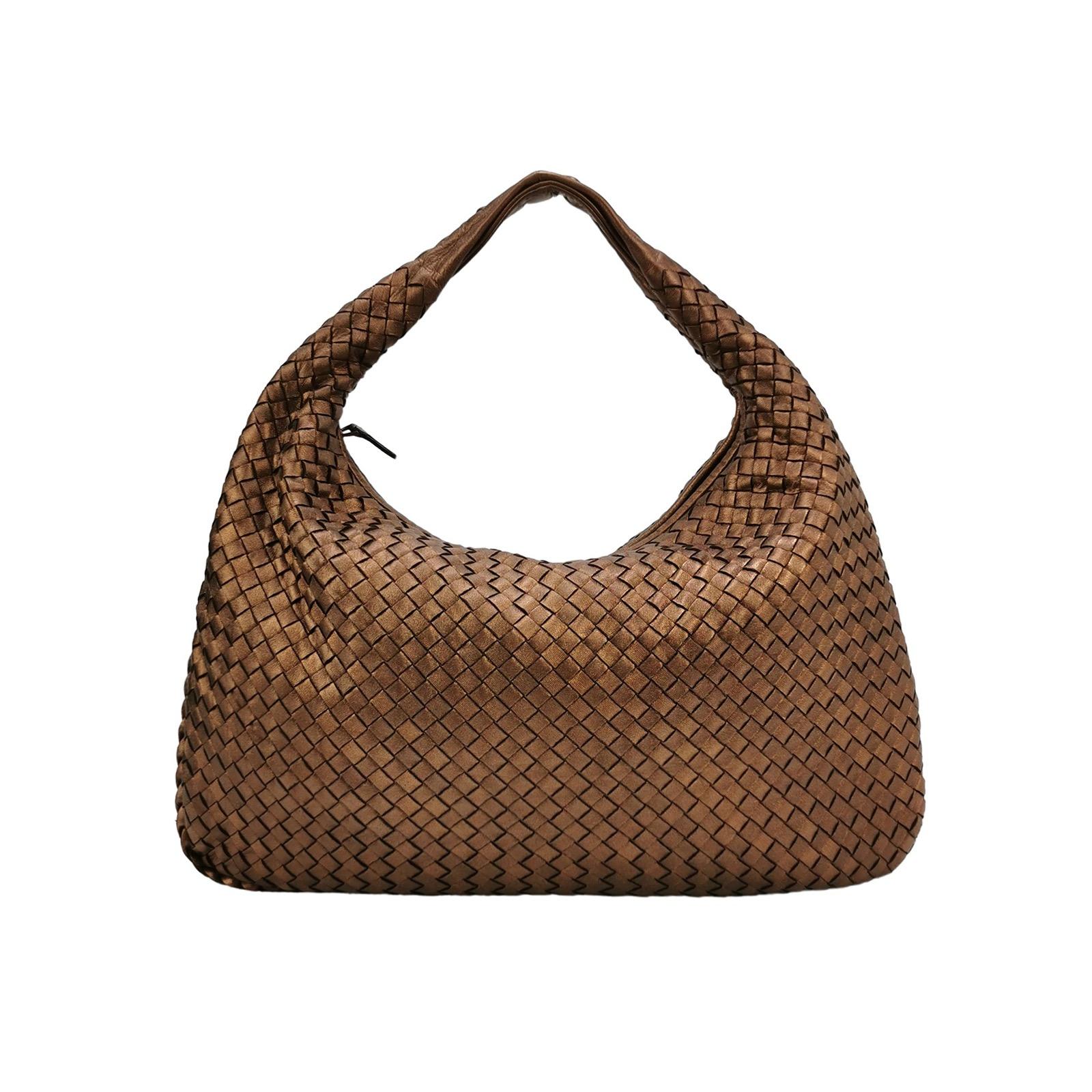 Bottega Veneta Veneta Hobo Metallic Copper Leather Large 47cm im Angebot