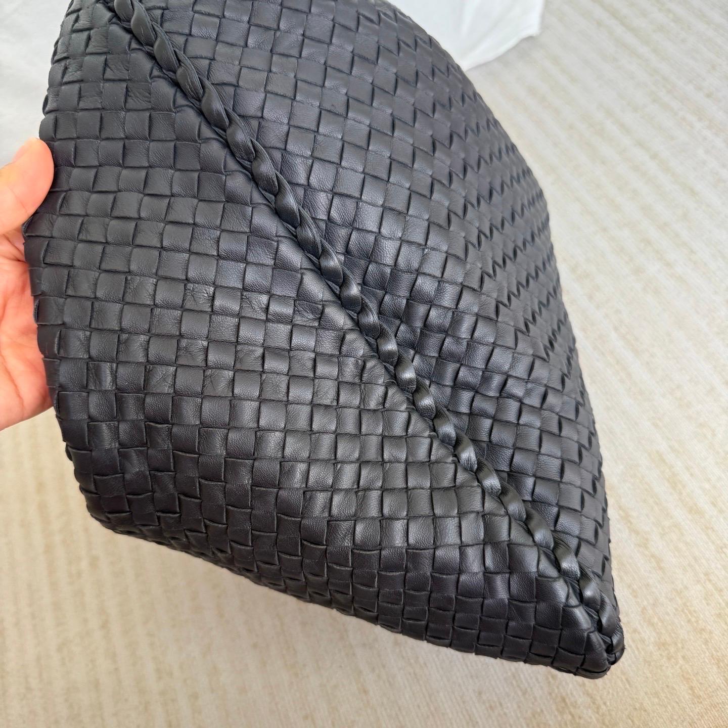 Bottega Veneta Veneta Hobo Midnight Navy Borsa in pelle Maxi 50cm in vendita 9