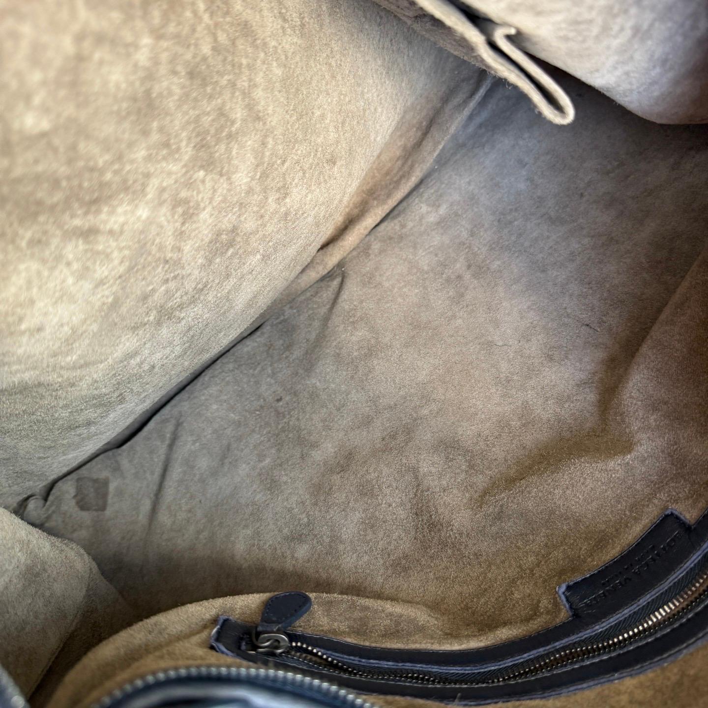 Bottega Veneta Veneta Hobo Midnight Navy Borsa in pelle Maxi 50cm in vendita 11