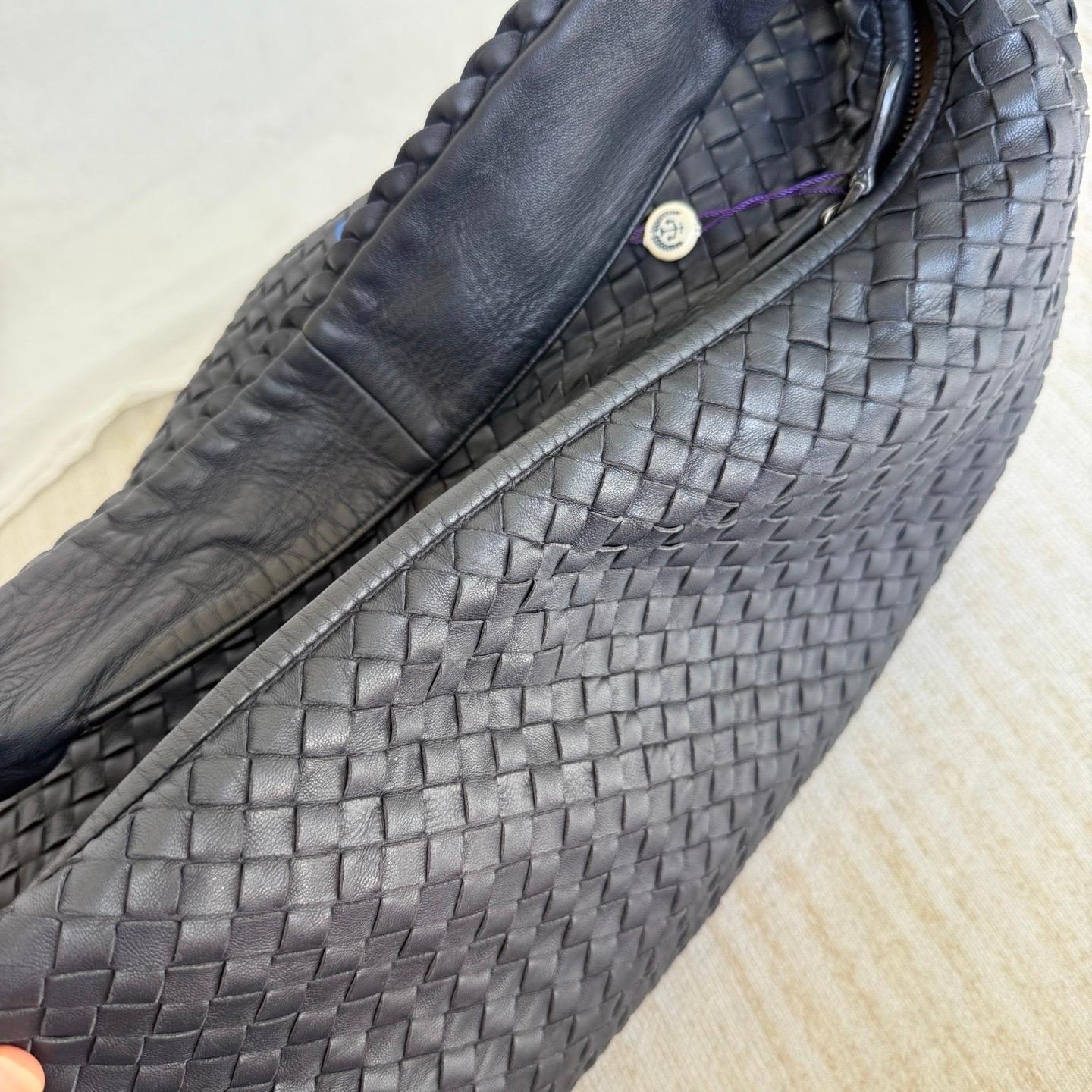 Bottega Veneta Veneta Hobo Midnight Navy Borsa in pelle Maxi 50cm in vendita 12