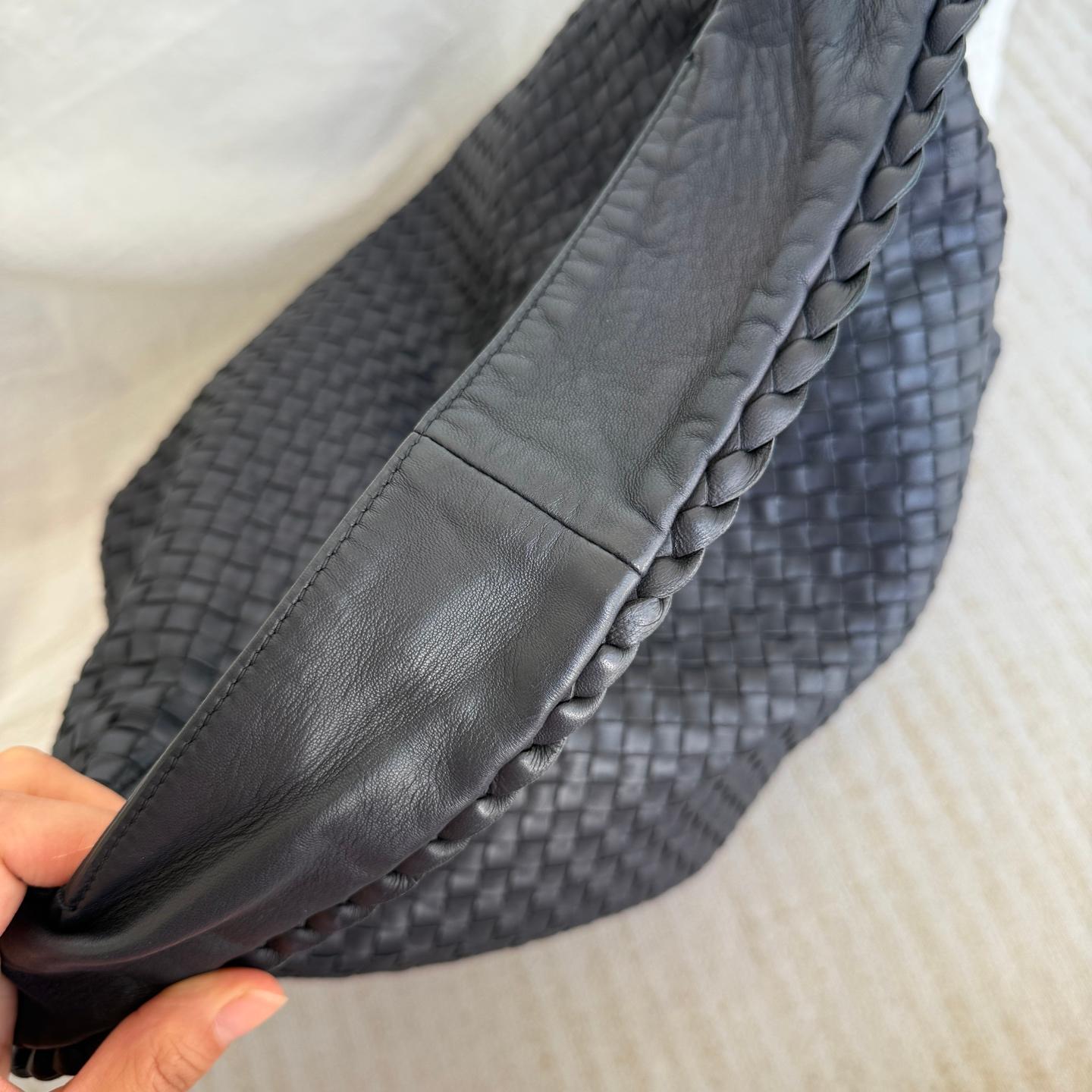 Bottega Veneta Veneta Hobo Midnight Navy Borsa in pelle Maxi 50cm in vendita 1