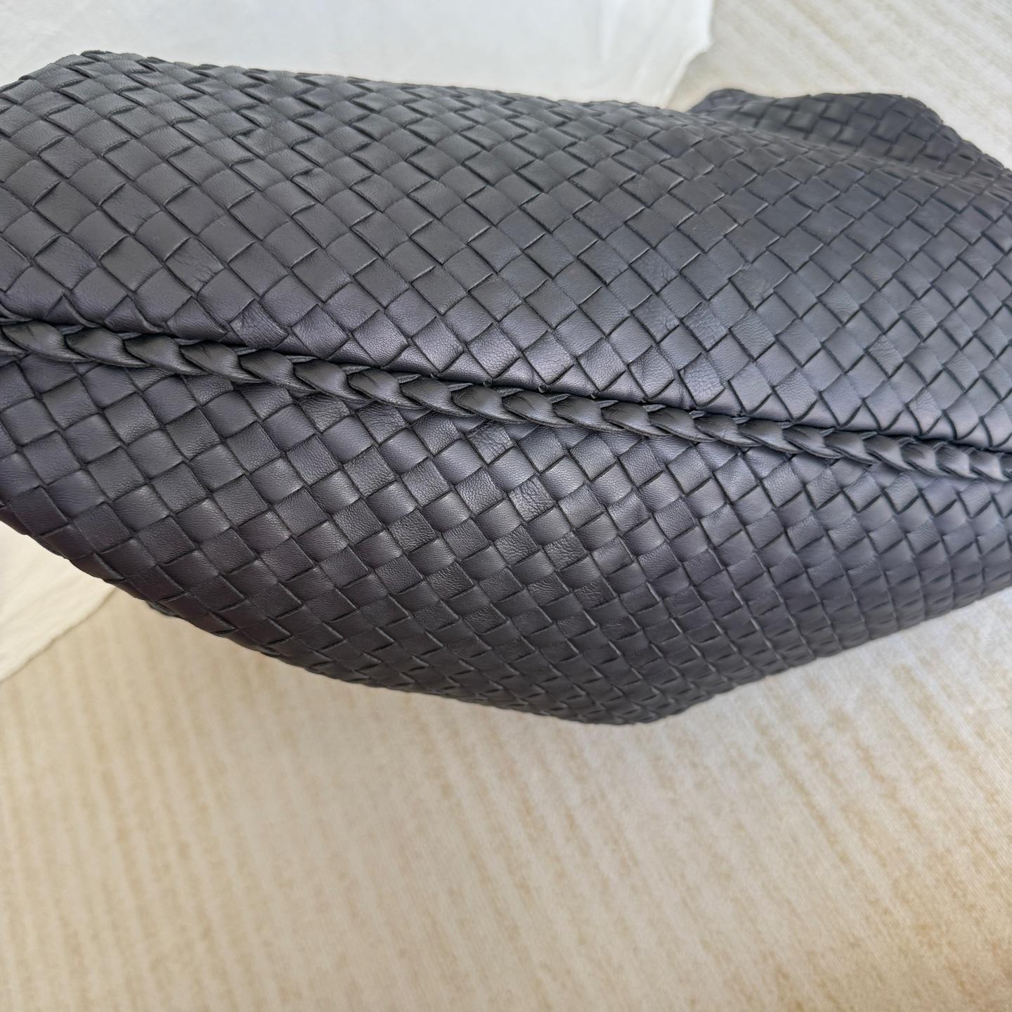 Bottega Veneta Veneta Hobo Midnight Navy Borsa in pelle Maxi 50cm in vendita 2