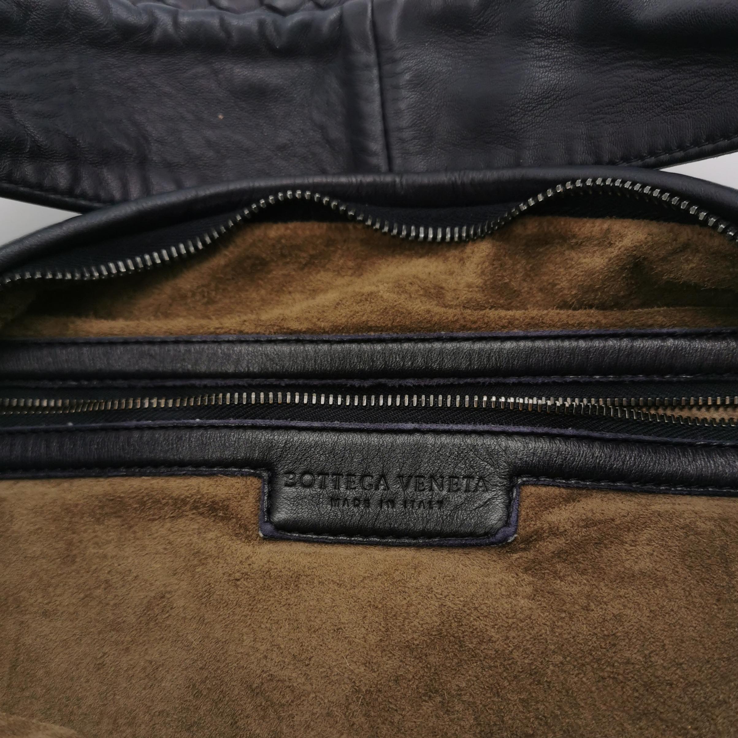 Bottega Veneta Veneta Hobo Midnight Navy Borsa in pelle Maxi 50cm in vendita 3