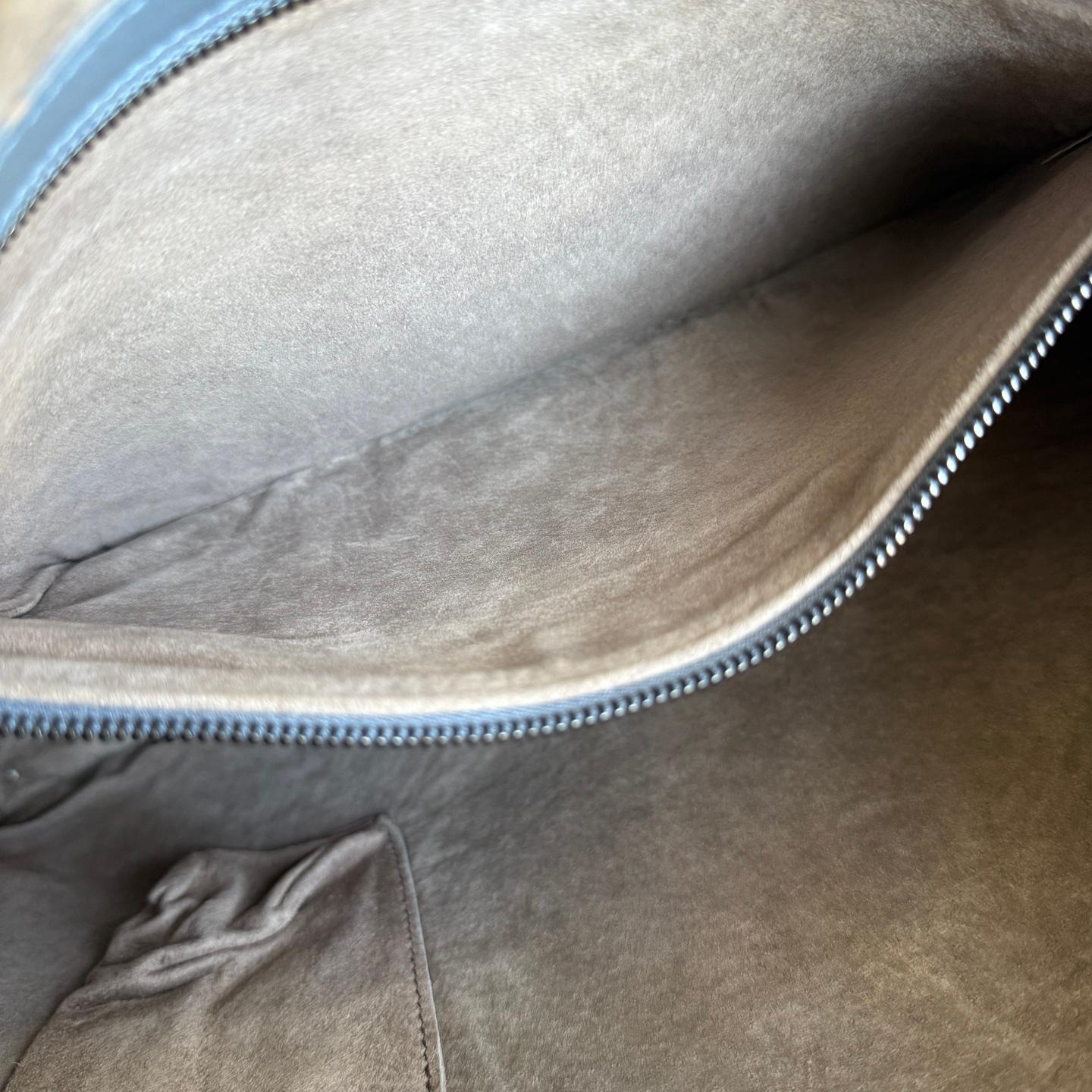 Bottega Veneta Veneta Hobo Misty Blue Intrecciato Leather Bag Medium 45cm For Sale 7