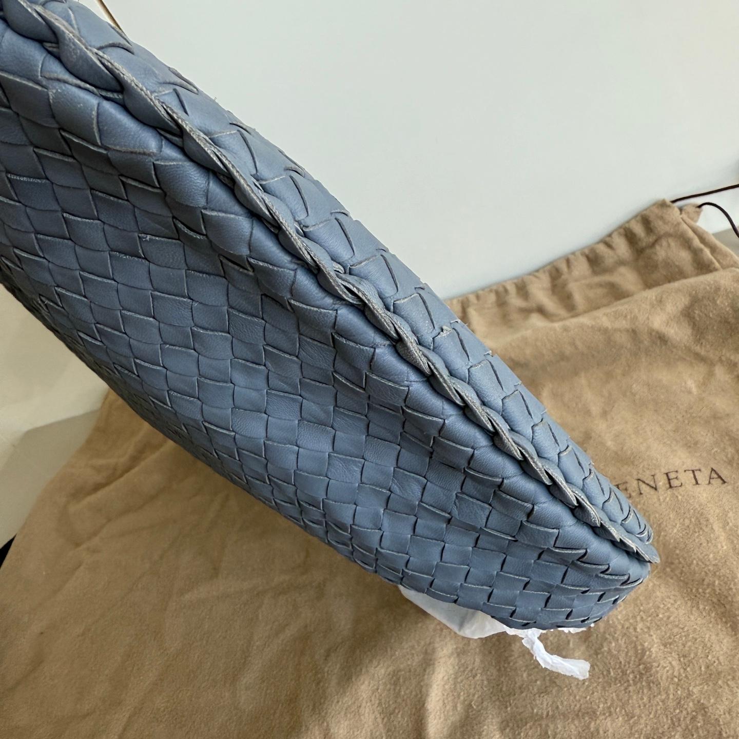 Gray Bottega Veneta Veneta Hobo Misty Blue Intrecciato Leather Bag Medium 45cm For Sale