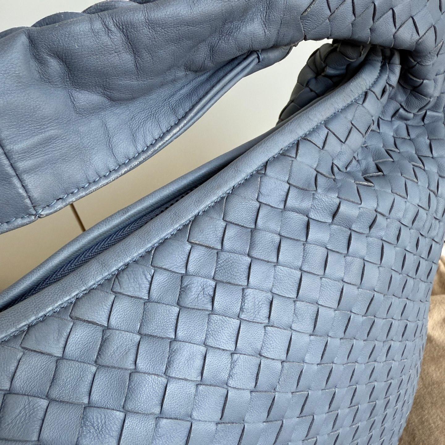 Bottega Veneta Veneta Hobo Misty Blue Intrecciato Leather Bag Medium 45cm For Sale 1