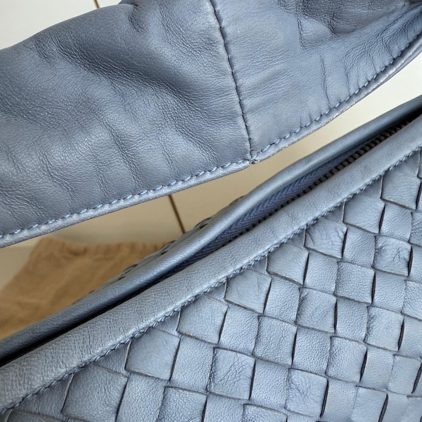 Bottega Veneta Veneta Hobo Misty Blue Intrecciato Leather Bag Medium 45cm For Sale 2