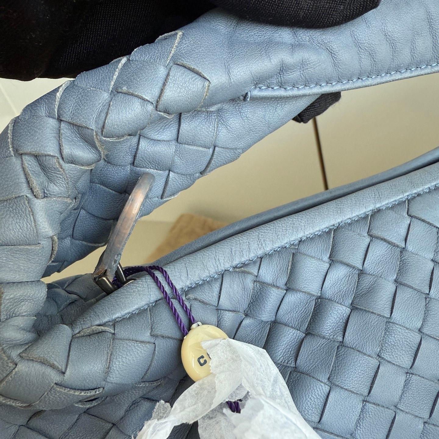 Bottega Veneta Veneta Hobo Misty Blue Intrecciato Leather Bag Medium 45cm For Sale 4