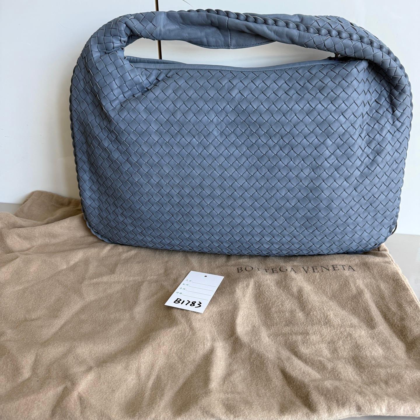 Bottega Veneta Veneta Hobo Misty Blue Intrecciato Leather Bag Medium 45cm For Sale