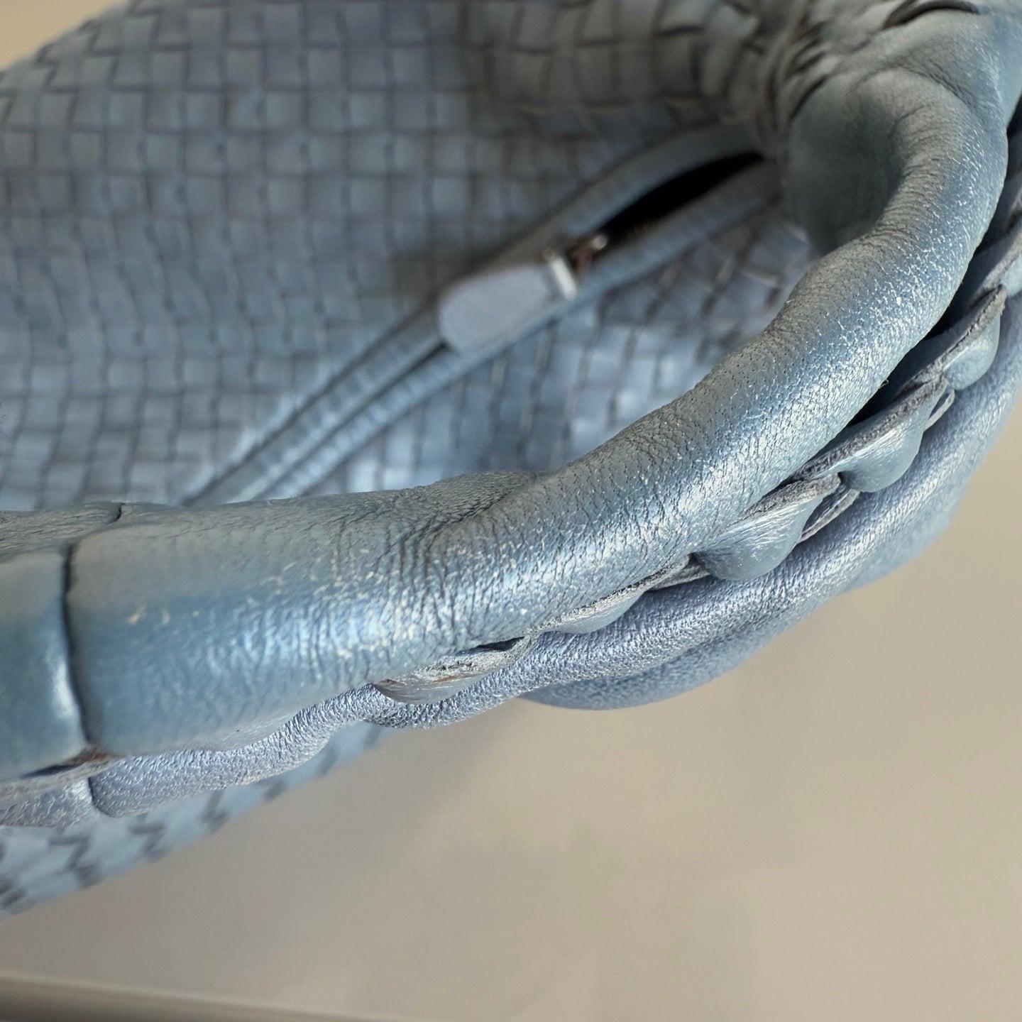 Bleu Sac hobo Misty bleu Intrecciato de Bottega Veneta, taille moyenne 47 cm en vente