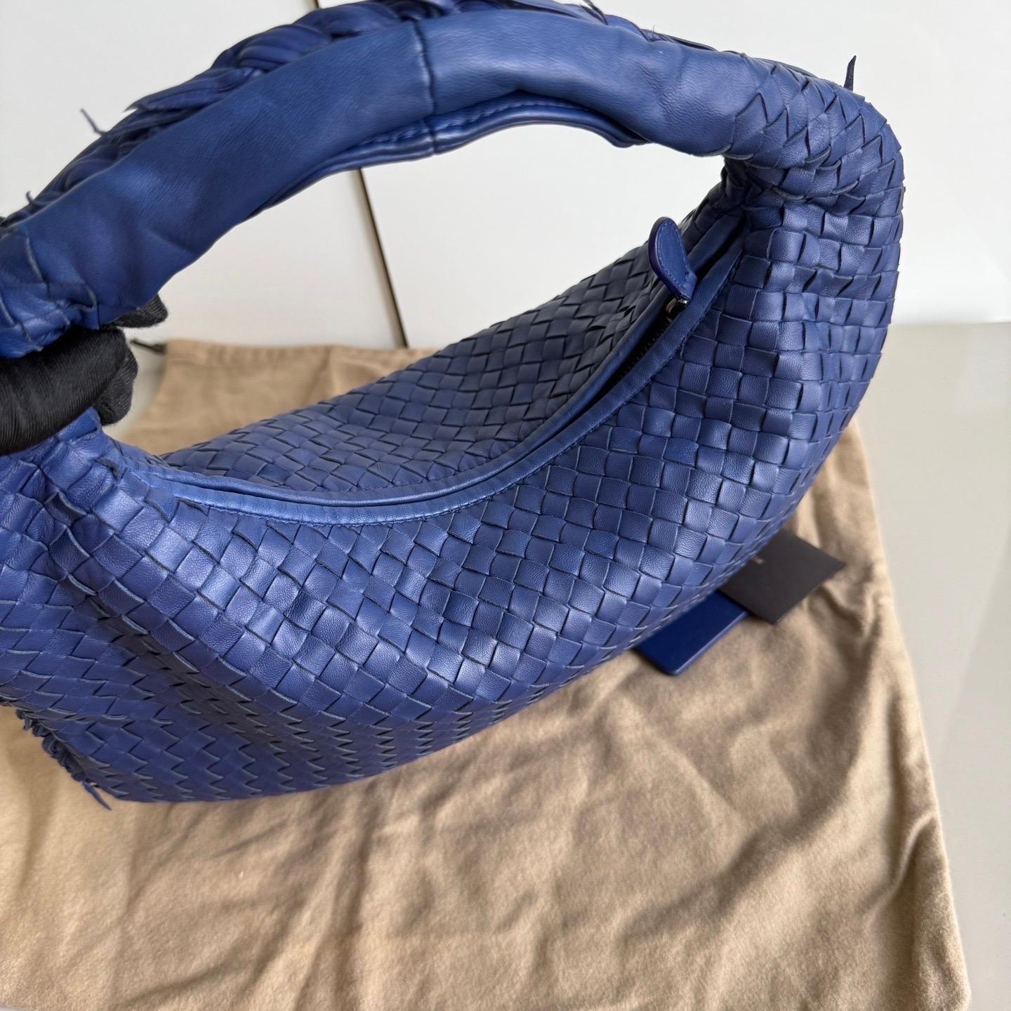 Viola Bottega Veneta Veneta Hobo Small Navy Intrecciato Leather Bag 40cm in vendita