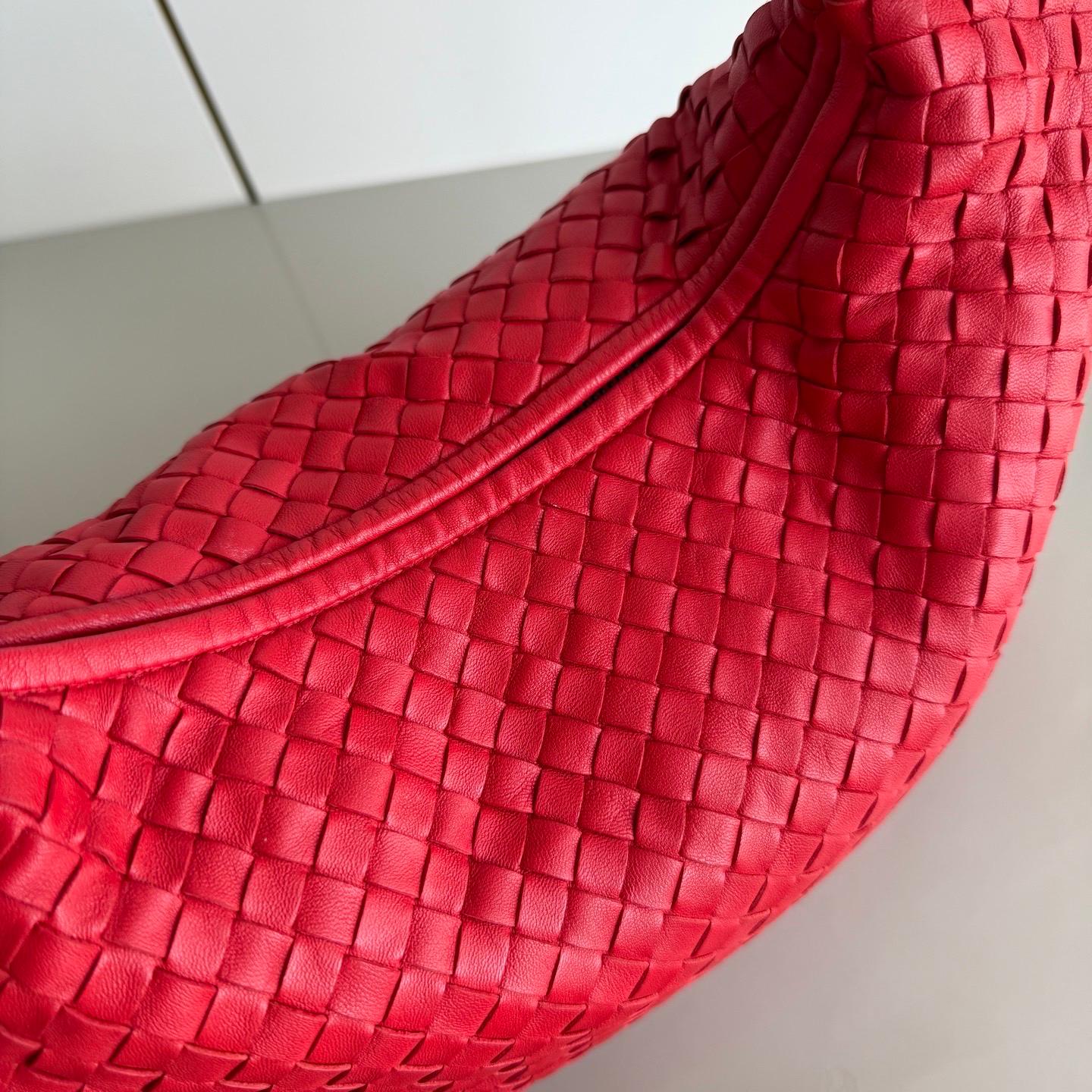 Bottega Veneta Veneta Hobo Small Red 40cm Lambskin Leather For Sale 1