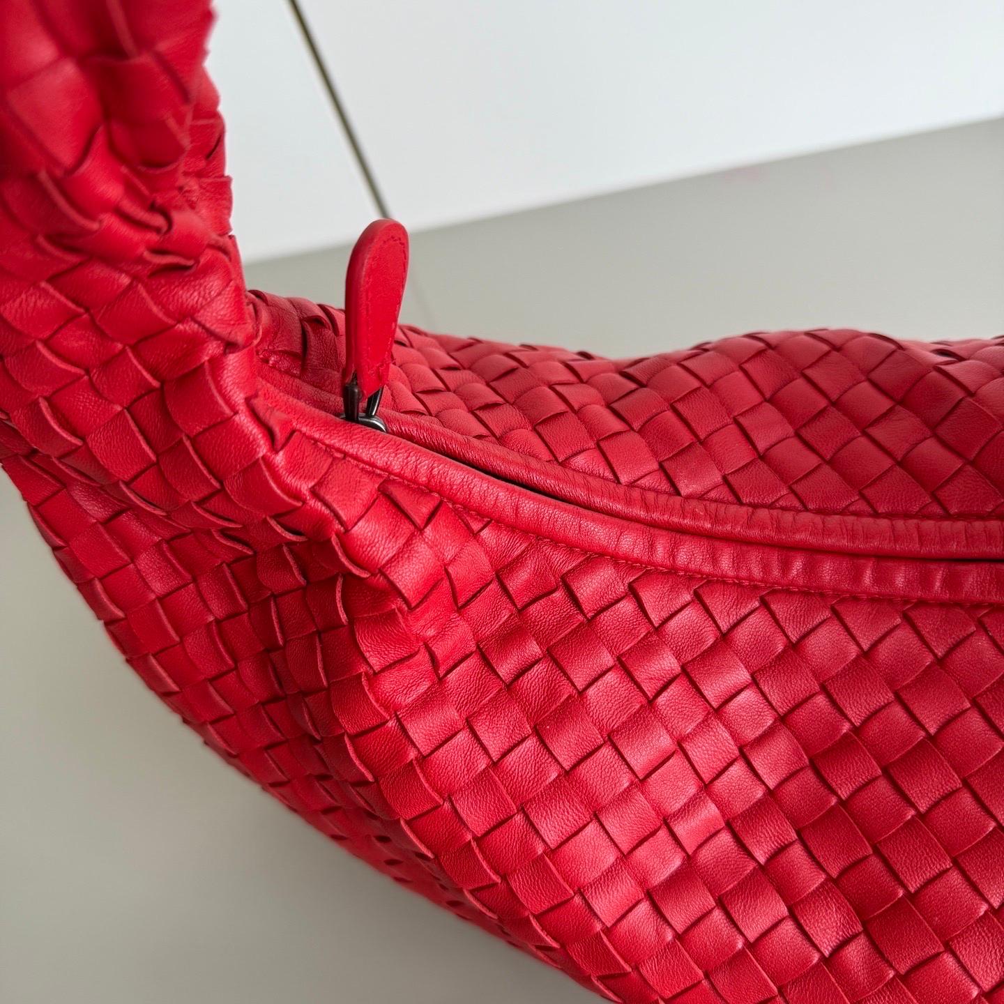 Bottega Veneta Veneta Hobo Small Red 40cm Lambskin Leather For Sale 3