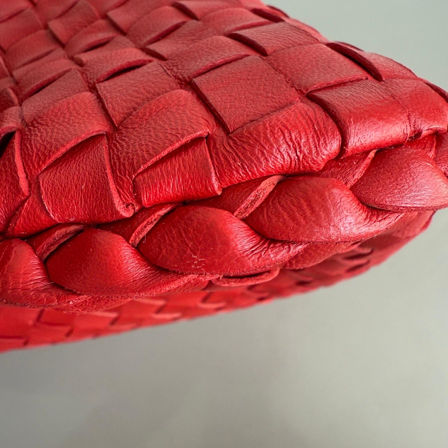 Bottega Veneta Veneta Hobo Small Red 40cm Lambskin Leather For Sale 4