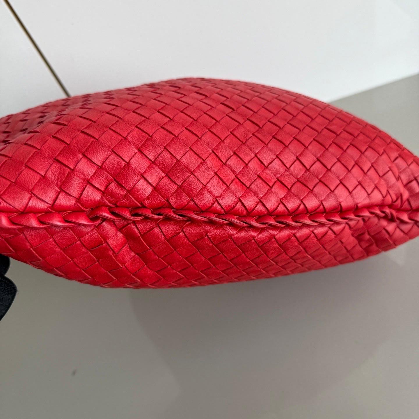 Bottega Veneta Veneta Hobo Small Red 40cm Lambskin Leather For Sale 5