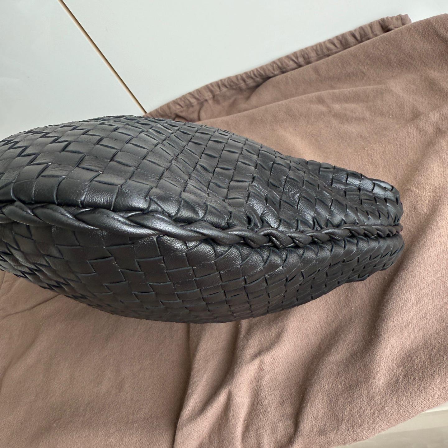 Bottega Veneta Veneta Bolso Hobo Intrecciato Grande Piel de cordero negra 48cm en venta 8